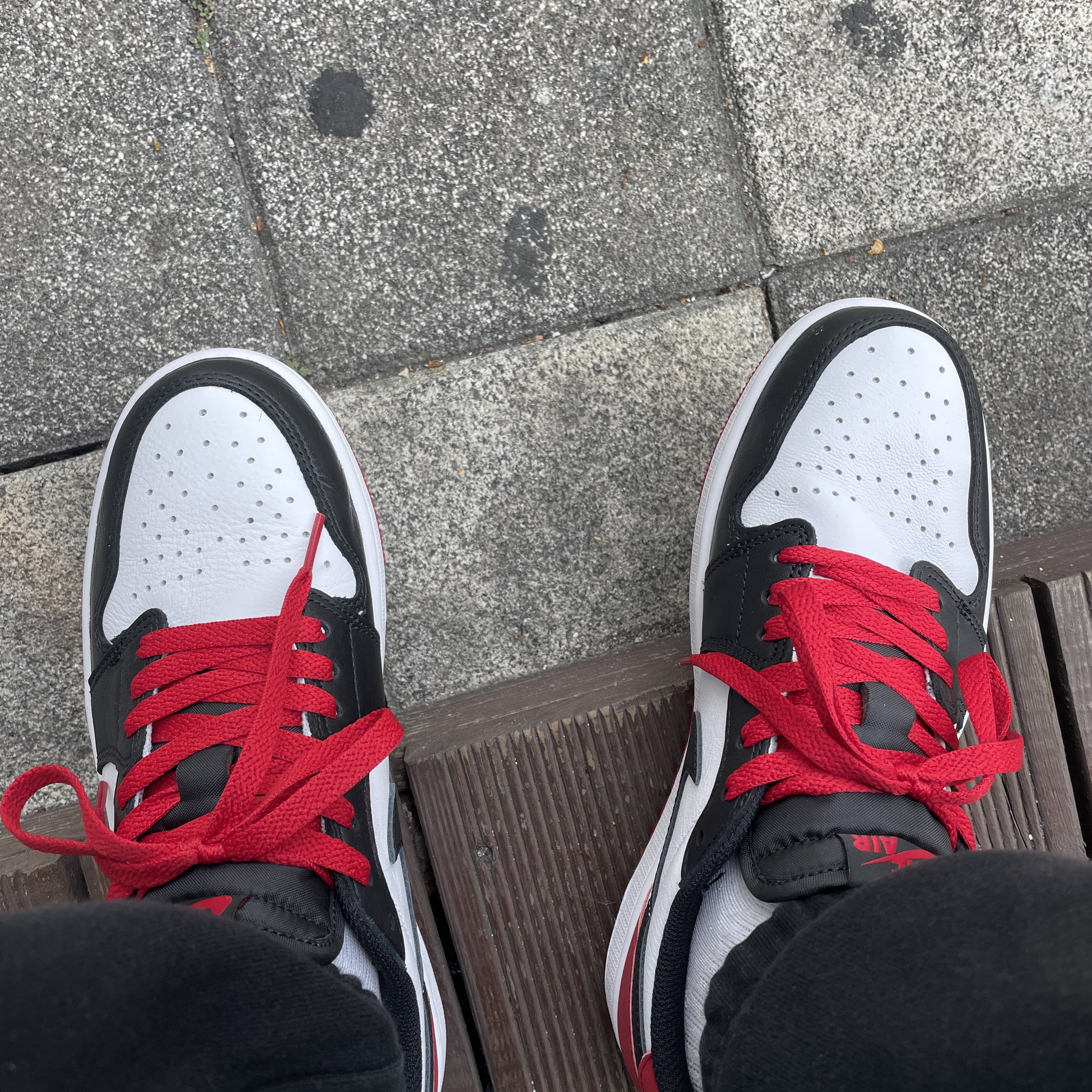 Jordan 1 Retro Low OG Black Toe 착용 스타일 - 2