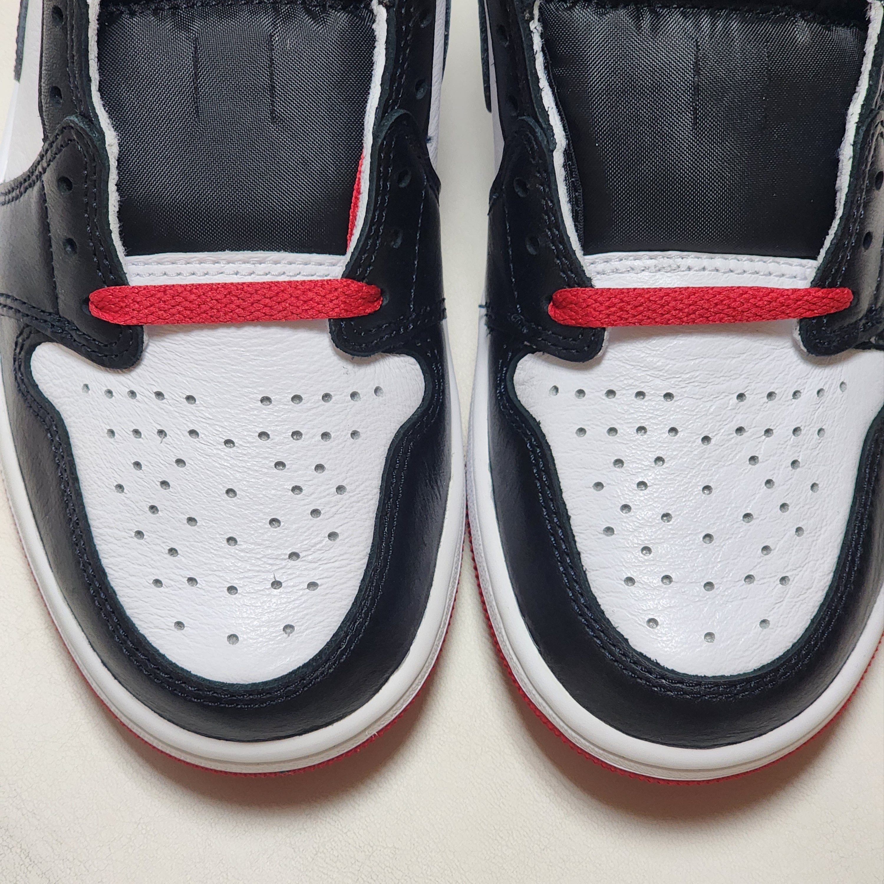 Jordan 1 Retro Low OG Black Toe 착용 스타일 - 2