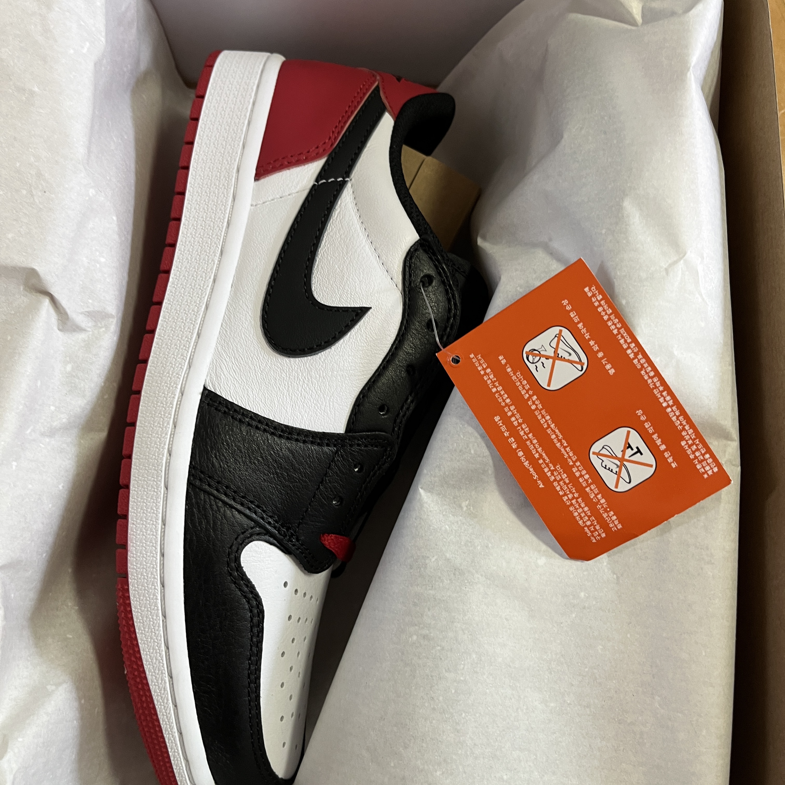 Jordan 1 Retro Low OG Black Toe 착용 스타일 - 2