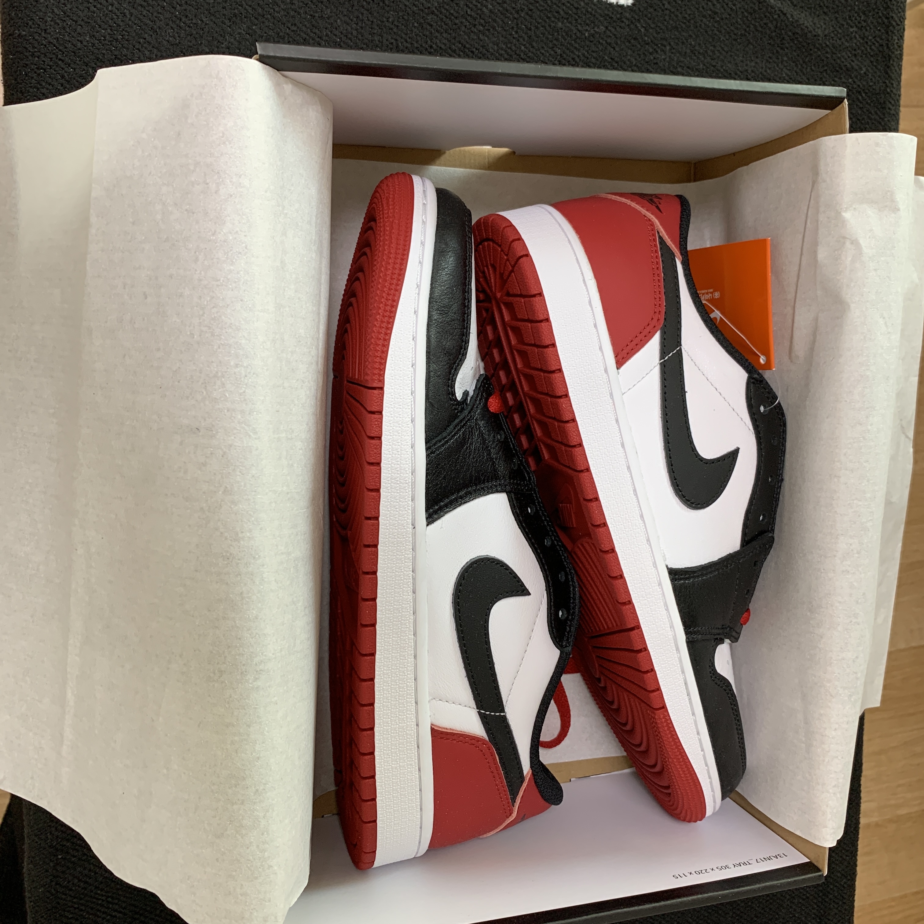 Jordan 1 Retro Low OG Black Toe, Nike x Supreme Air Force 1 Low White 착용 스타일 - 3