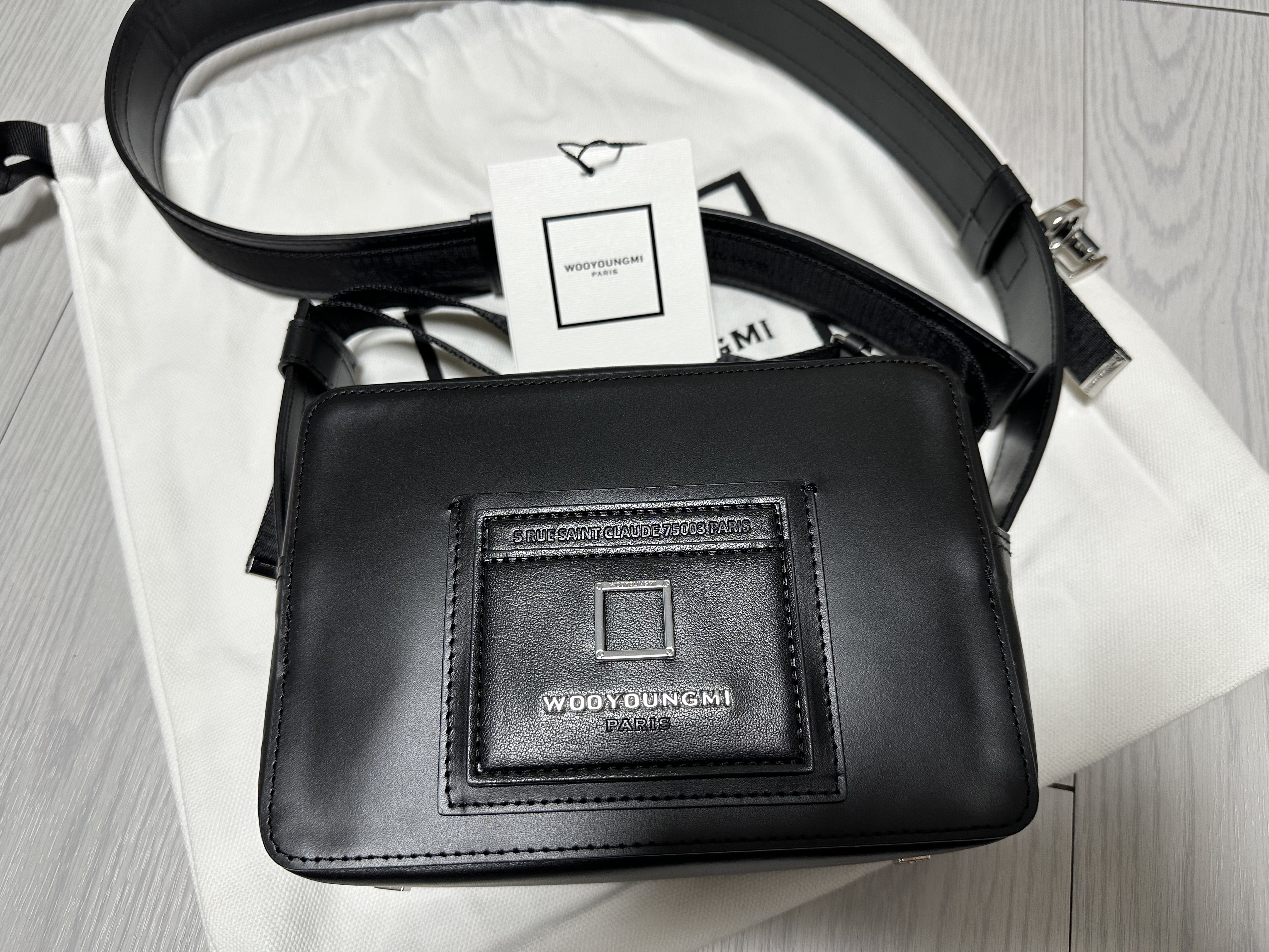 Wooyoungmi Square Mini Bag Black 착용 스타일