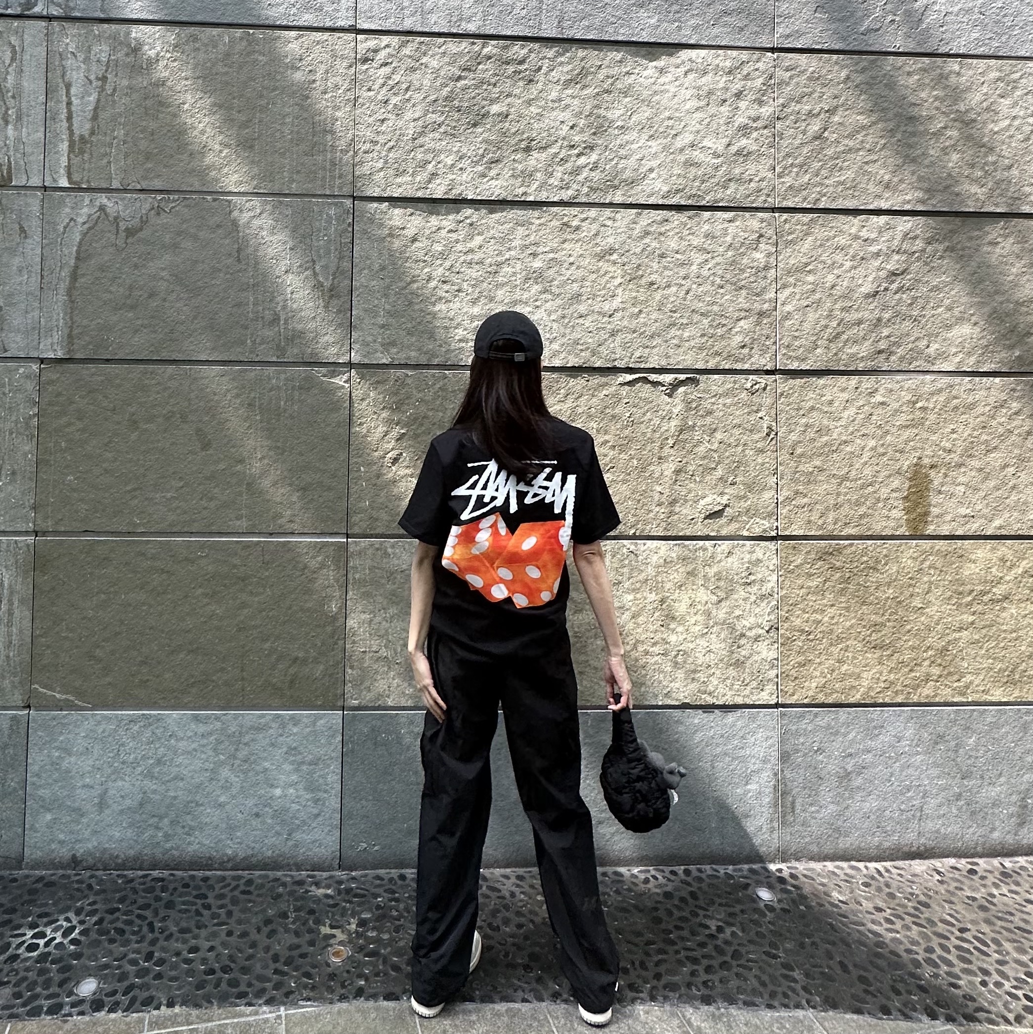 Stussy Diced Out T-Shirt Black, COS Quilted Micro Bag Black 착용 스타일 - 1