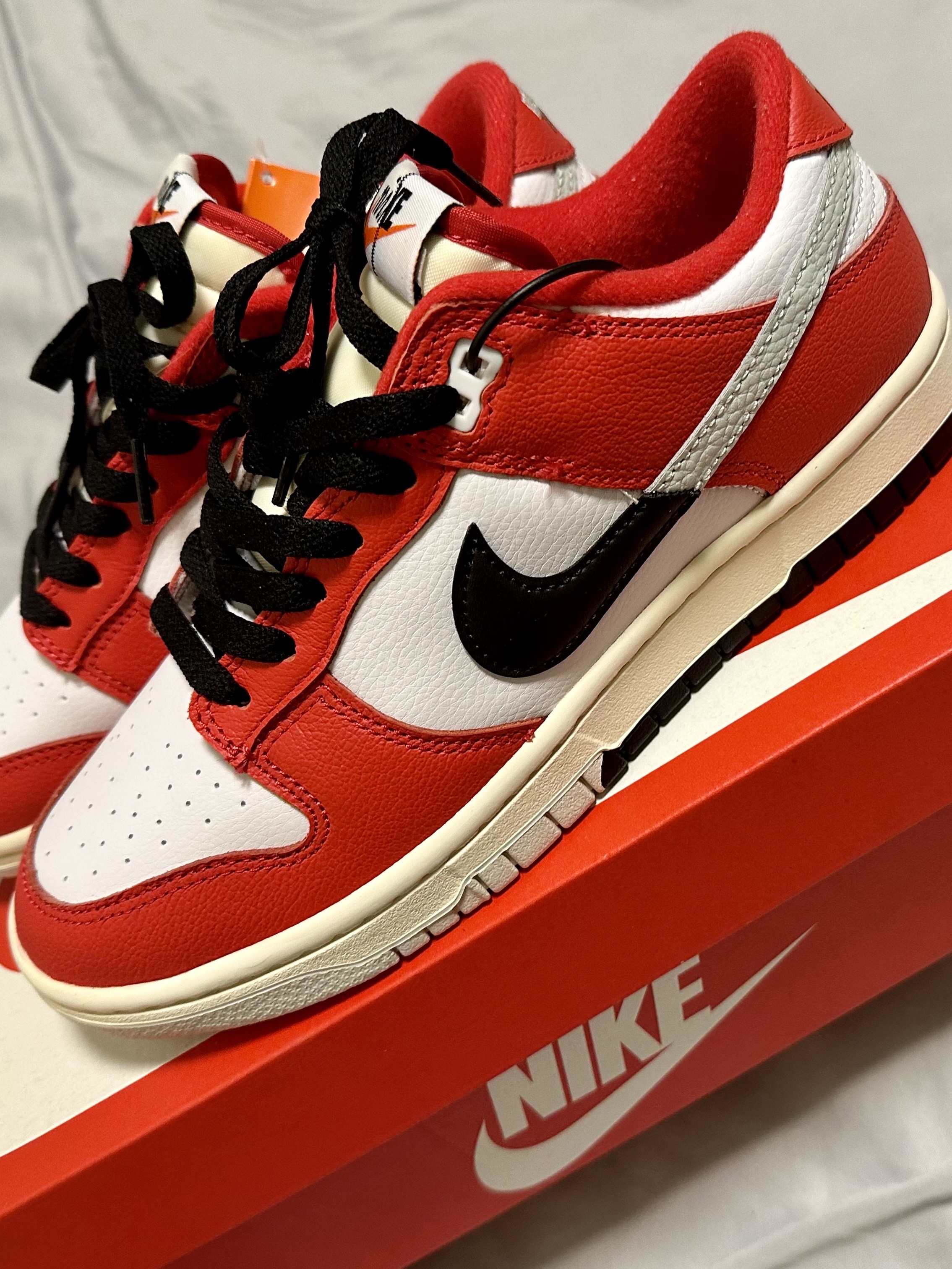 Nike Dunk Low Retro PRM University Red Black 착용 스타일 - 2
