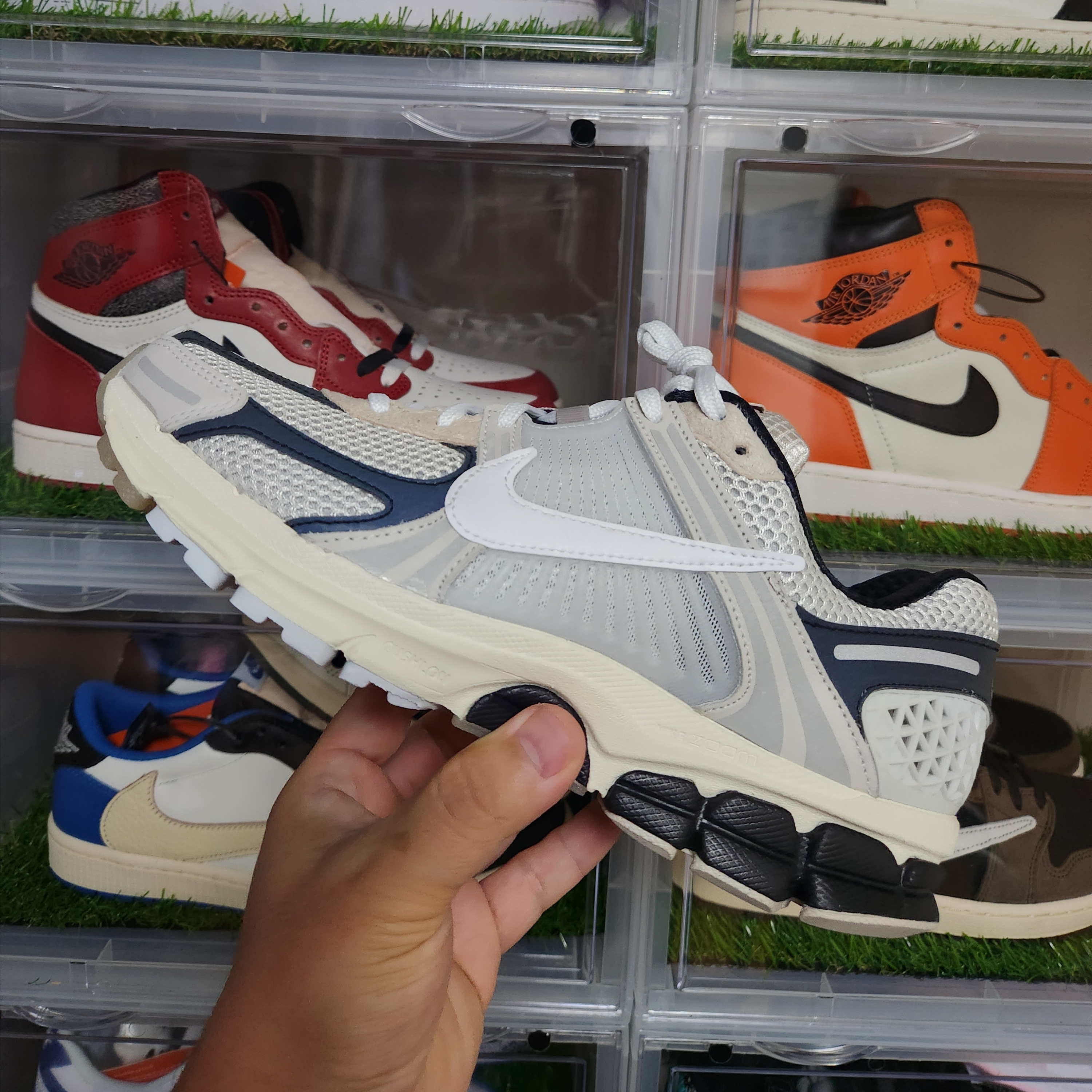 Nike Zoom Vomero 5 Light Bone and Black 착용 스타일 - 1