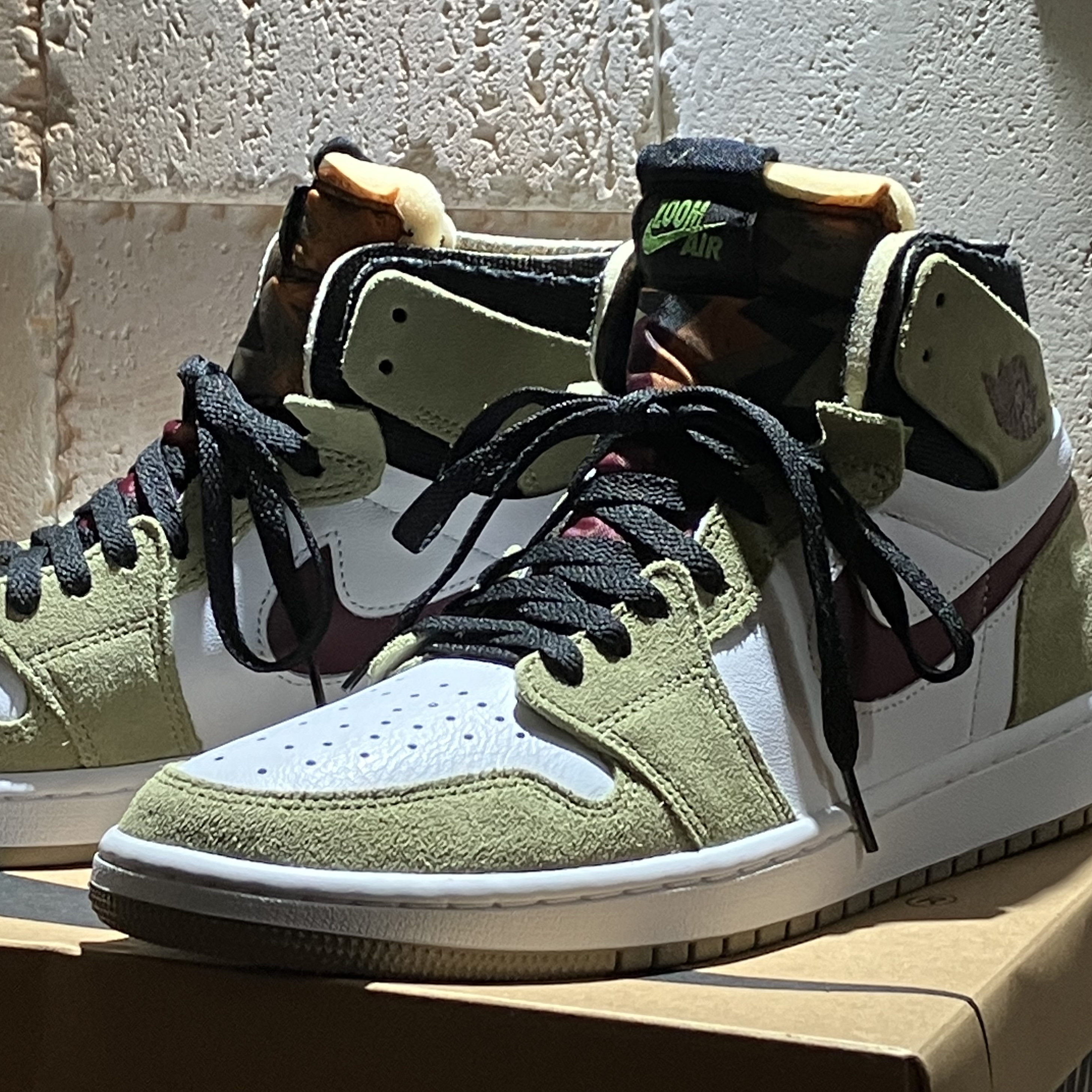 Jordan 1 Zoom Air CMFT Neutral Olive 착용 스타일 - 3