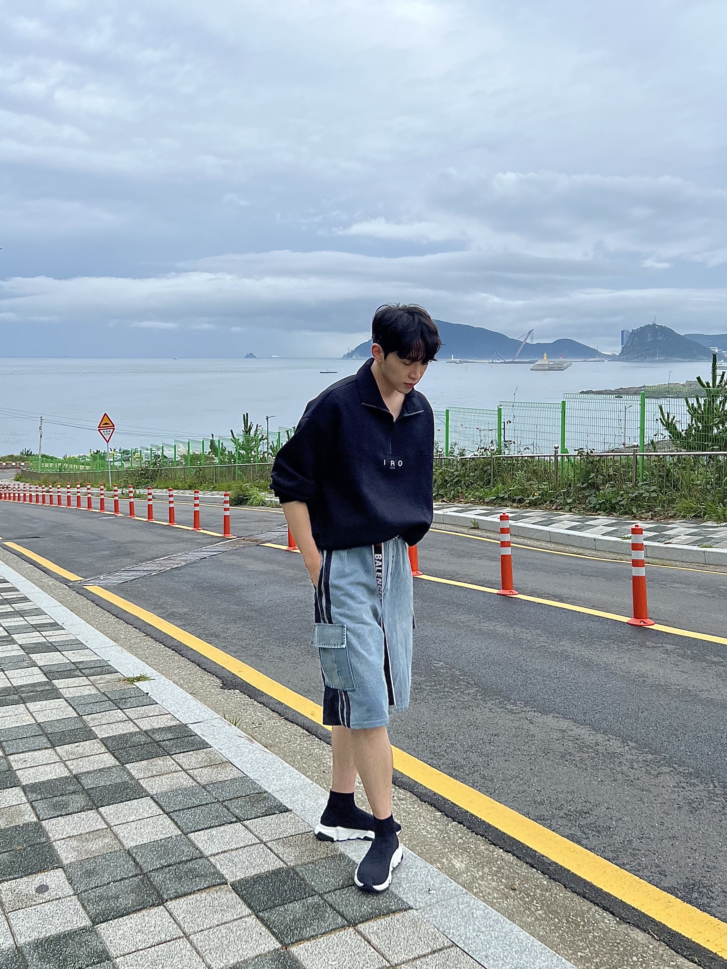 Balenciaga D Ring Belt Grey Red, Balenciaga Speed Trainer Black White 2021/2022 착용 스타일 - 3