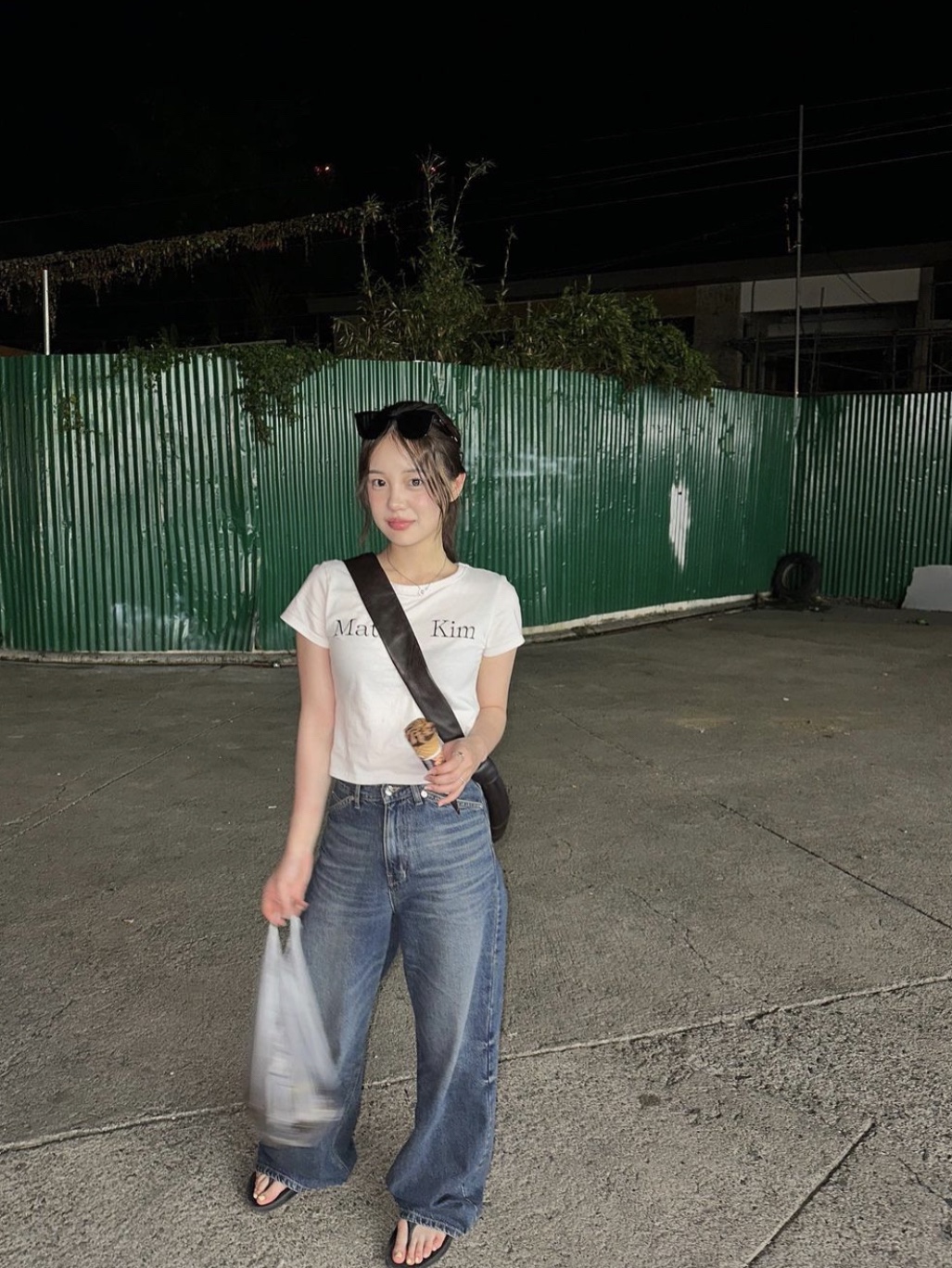 (W) Matin Kim Logo Silket Crop Top White, (W) Matin Kim Logo Silket Crop Top Black 착용 스타일
