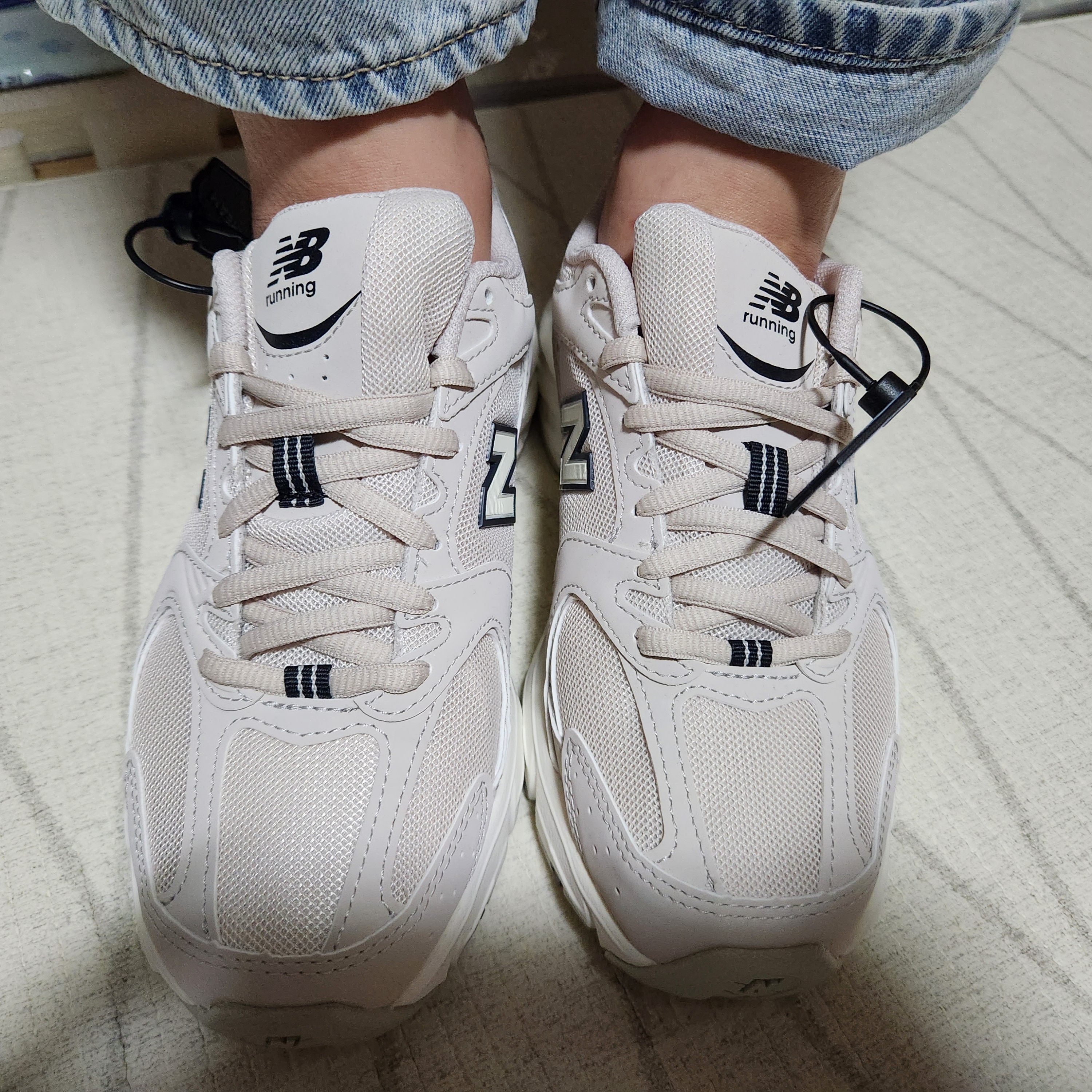 New Balance 530 Ivory 착용 스타일 - 2