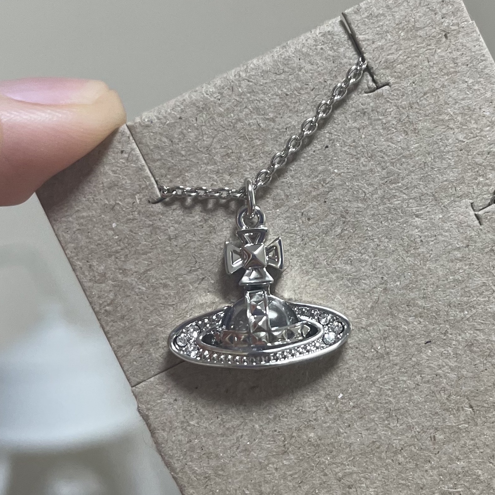 Vivienne Westwood Pina Small Bas Relief Pendant Silver 착용 스타일