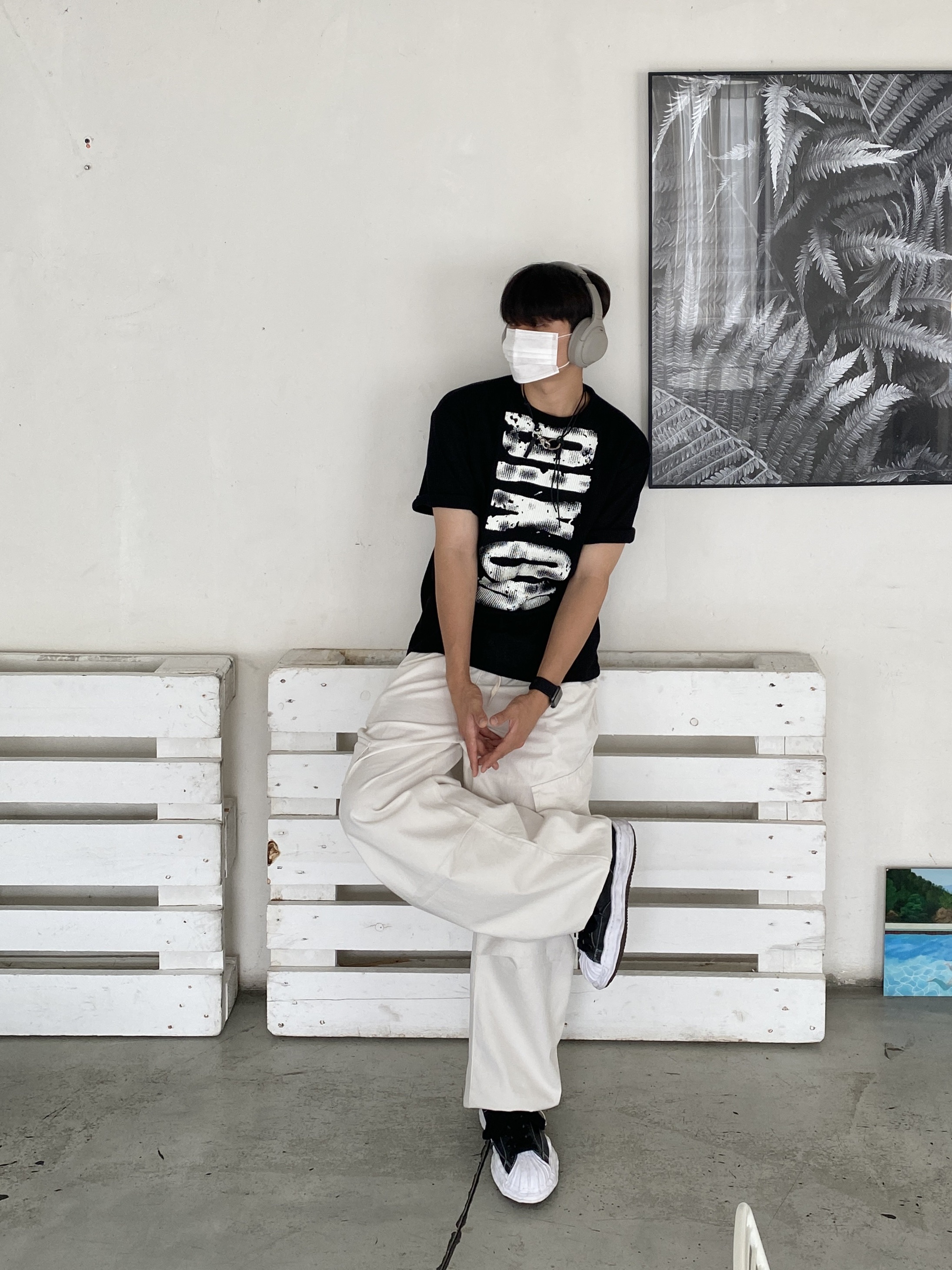 Maison Mihara Yasuhiro Blakey OG Sole Leather Low-top Sneakers Black, Our Legacy Ladon Leather Keychain Black 착용 스타일 - 3