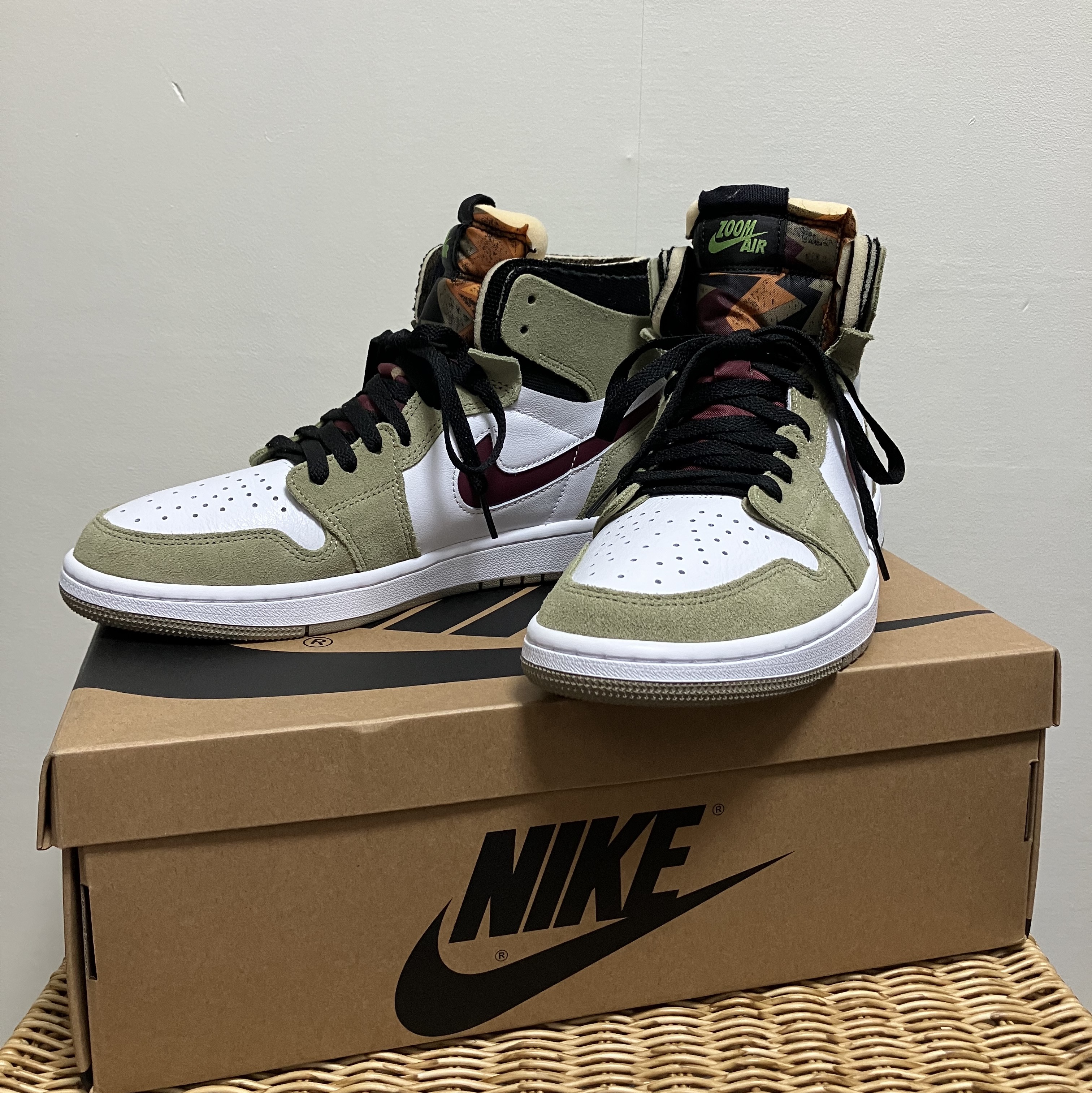 Jordan 1 Zoom Air CMFT Neutral Olive 착용 스타일 - 2