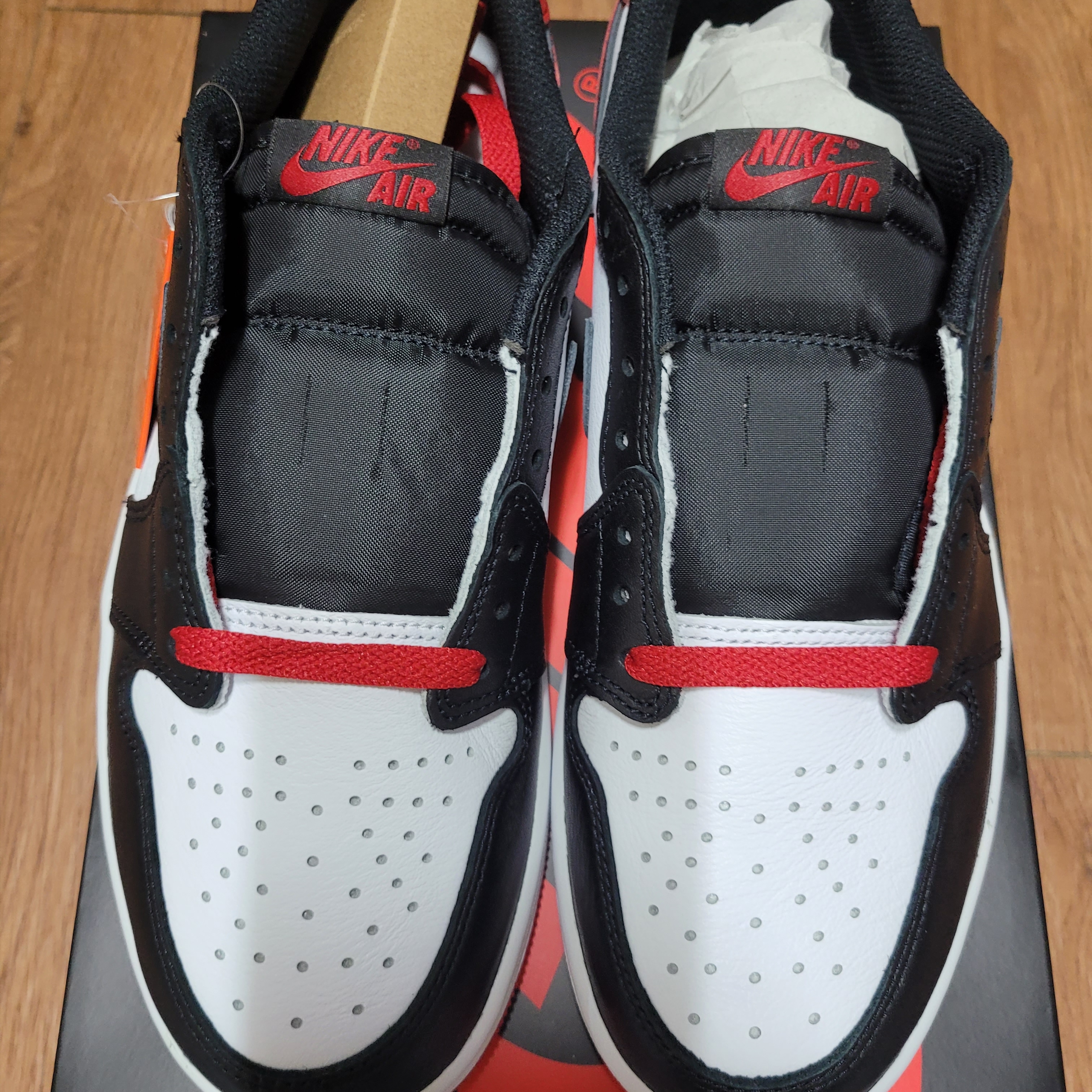 Jordan 1 Retro Low OG Black Toe 착용 스타일 - 1