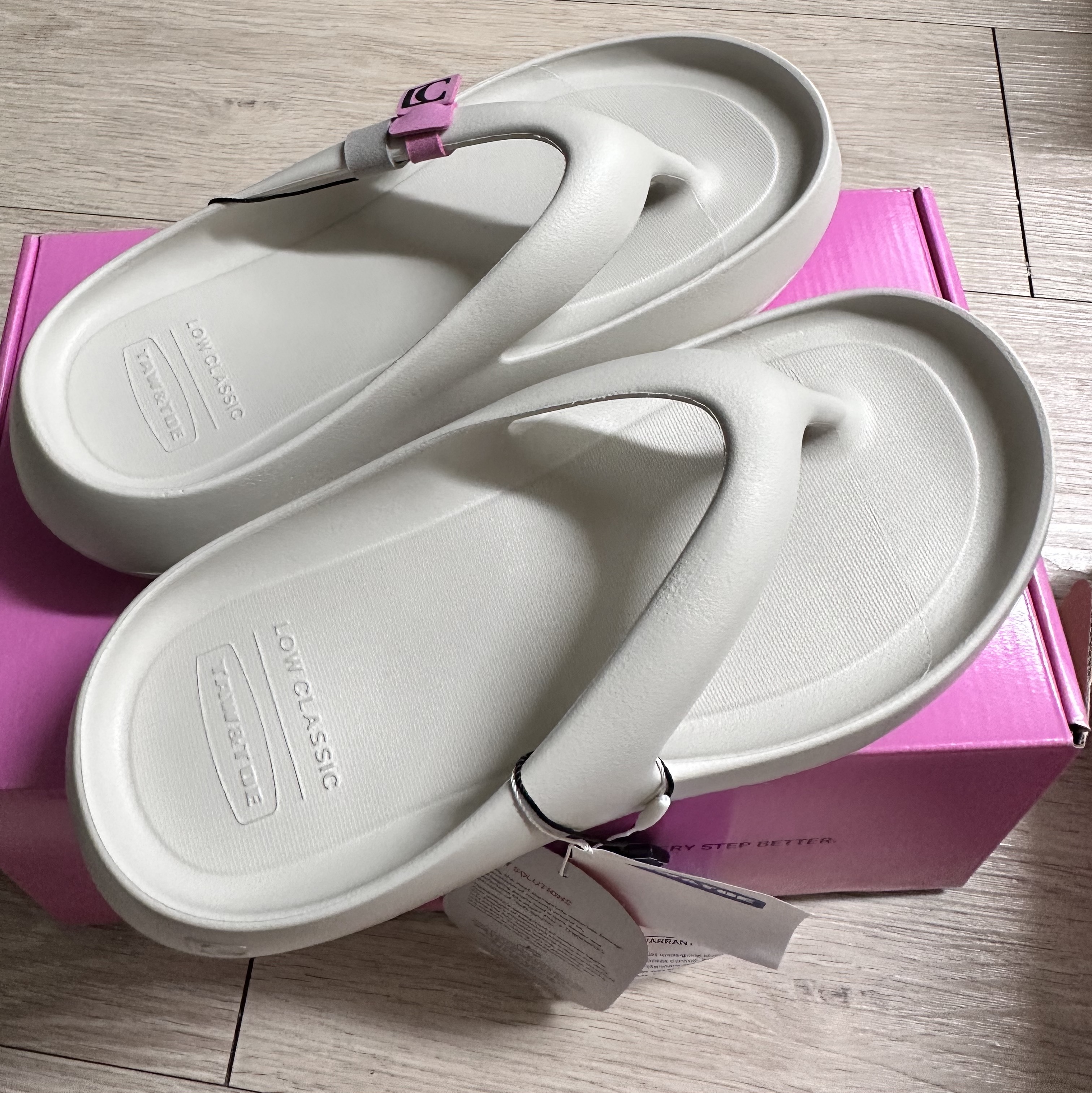 Taw&Toe x Low Classic Platform Flip Flop Cream 착용 스타일