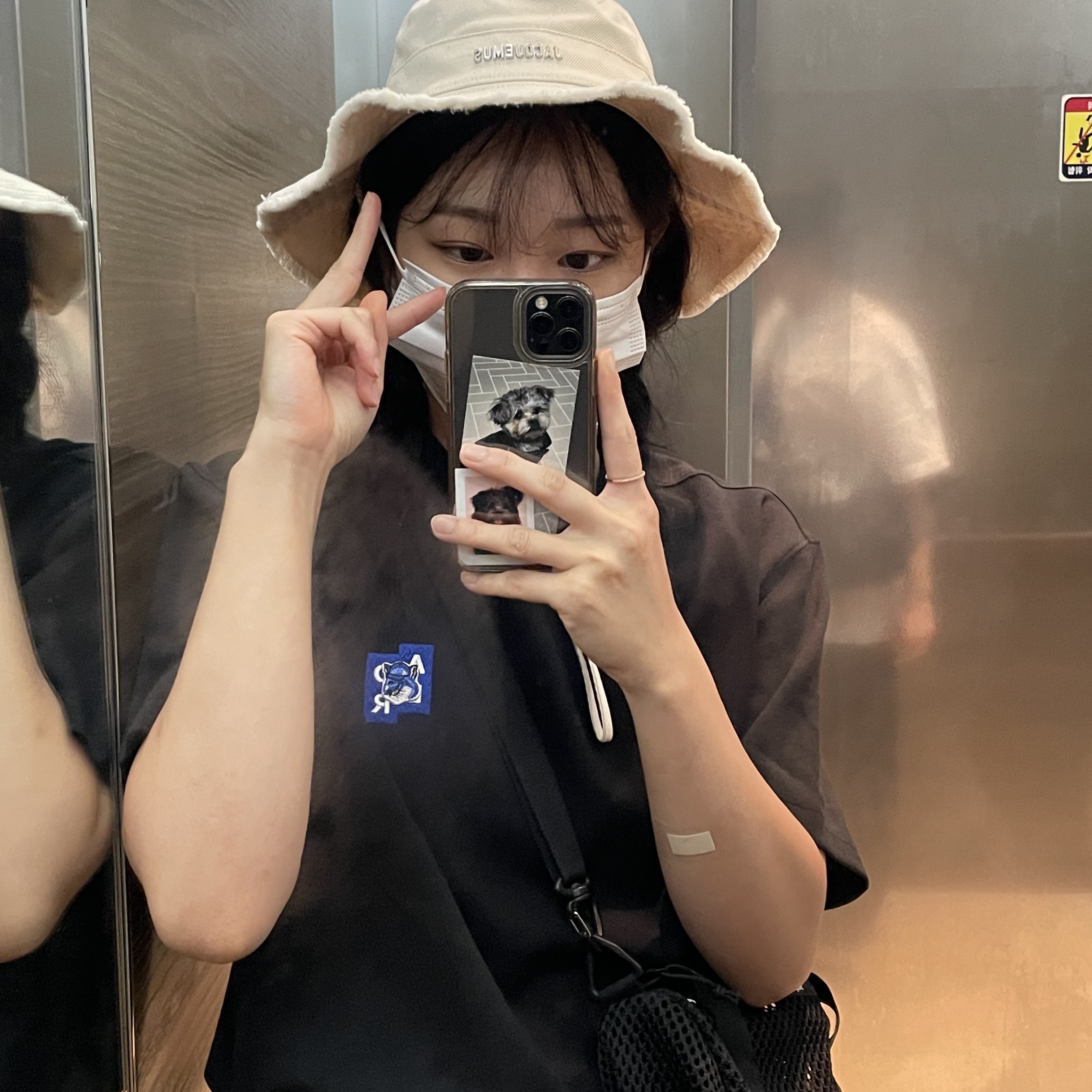 Jacquemus Le Bob Artichaut Bucket Hat Off White 착용 스타일 - 1