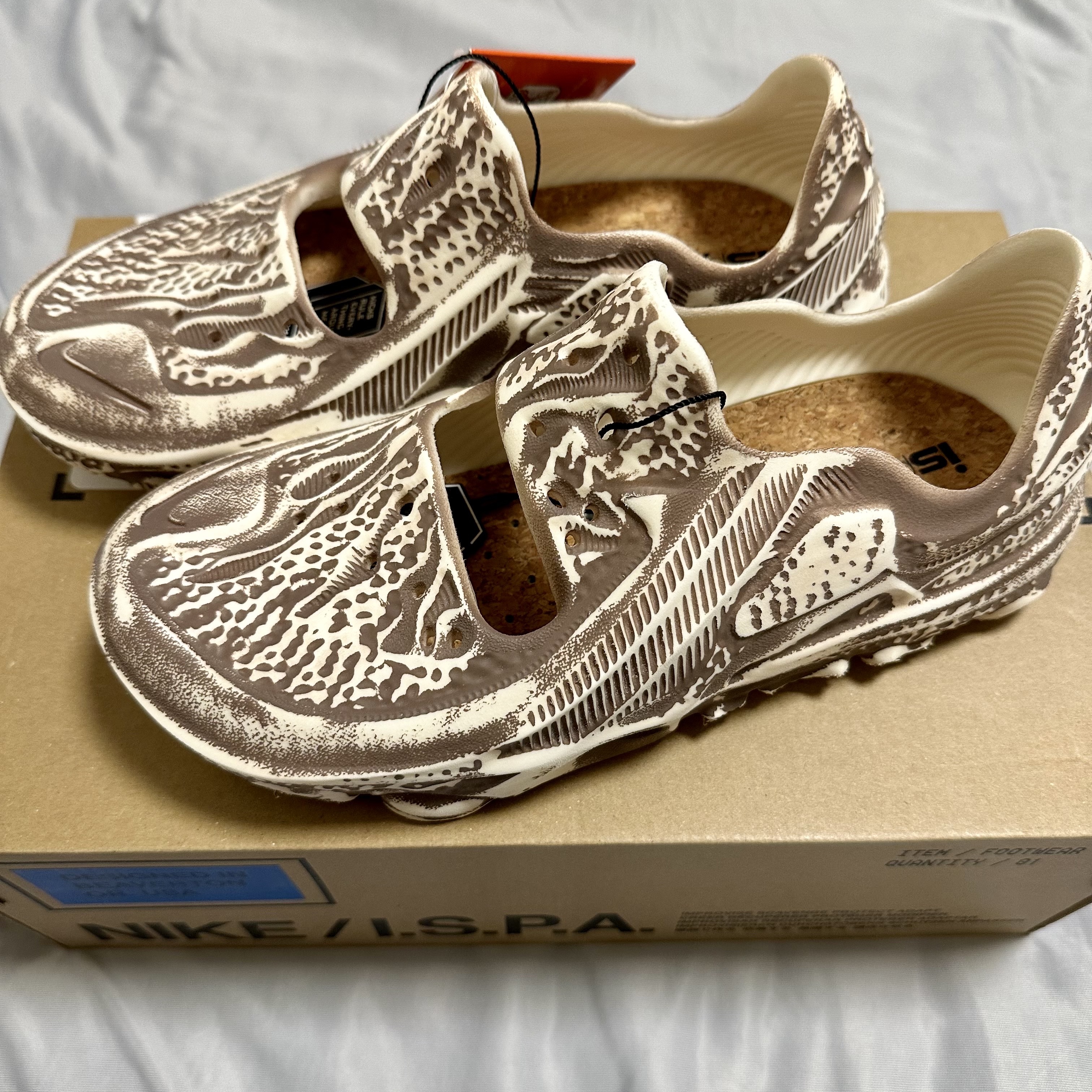 Nike ISPA Universal Natural and Desert Dust 착용 스타일 - 2