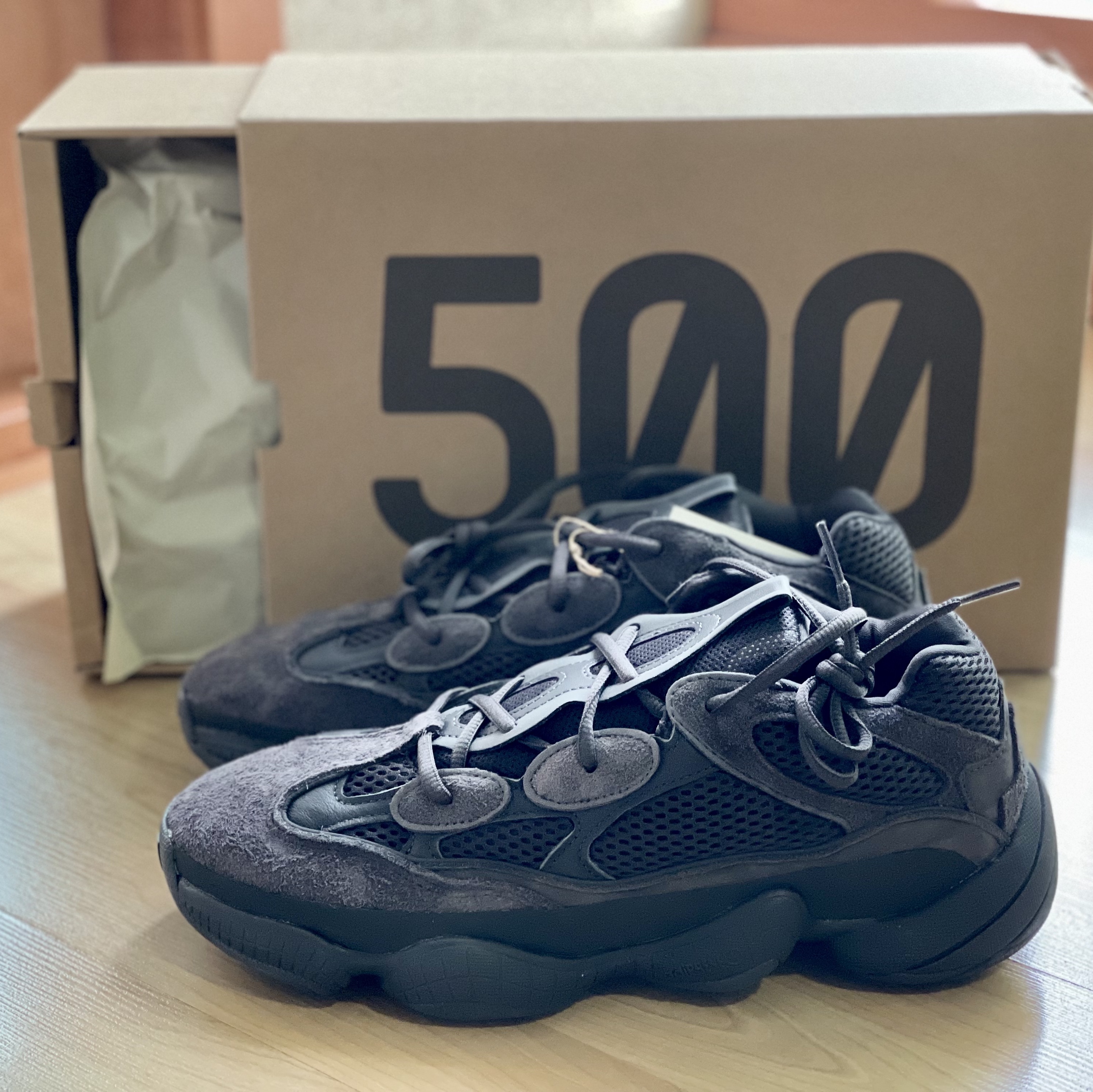 Adidas Yeezy 500 Utility Black 2022/2023 착용 스타일 - 1