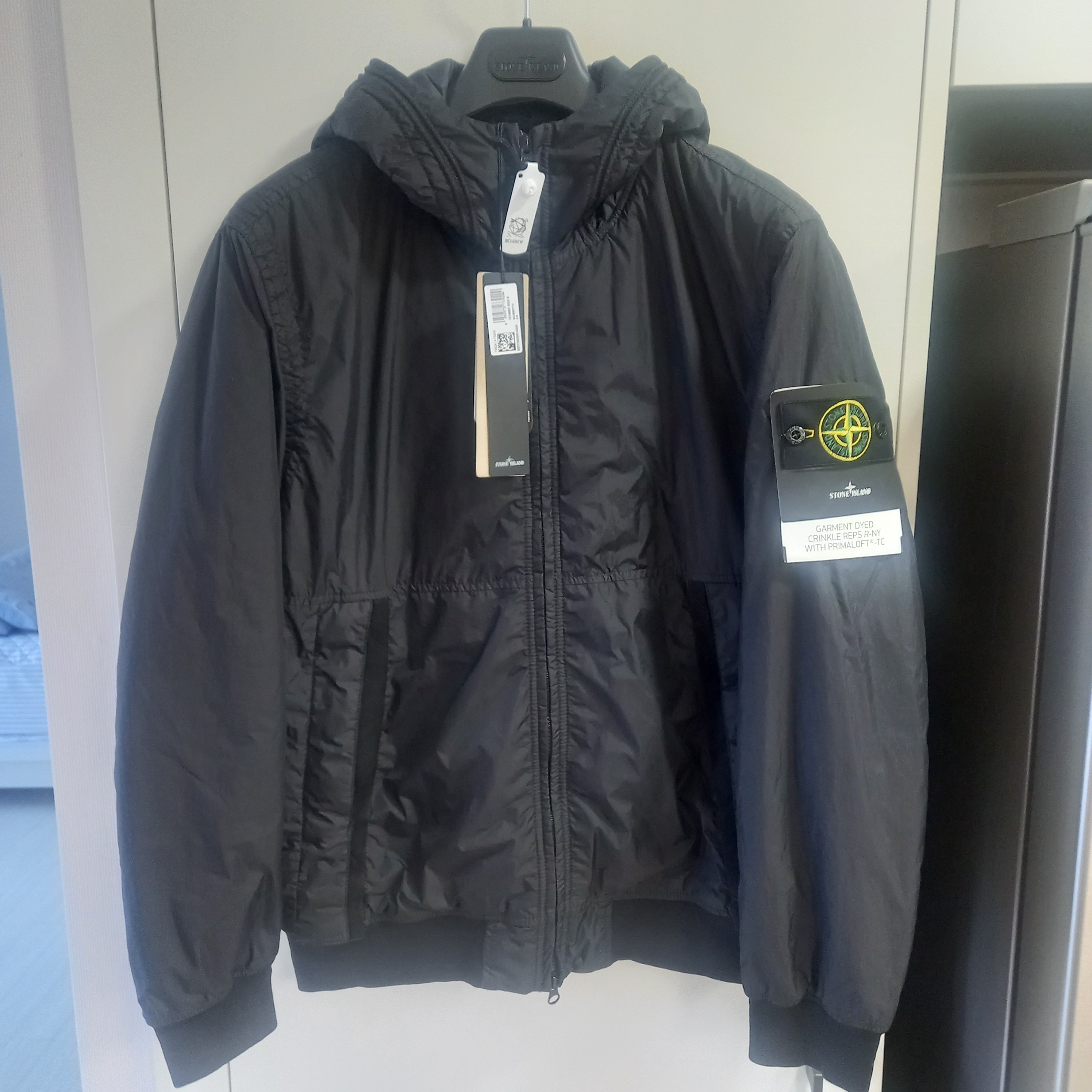Stone Island 40823 Garment Dyed Crinkle Reps Recycled Nylon with Primaloft TC Jacket Black - 23FW 착용 스타일