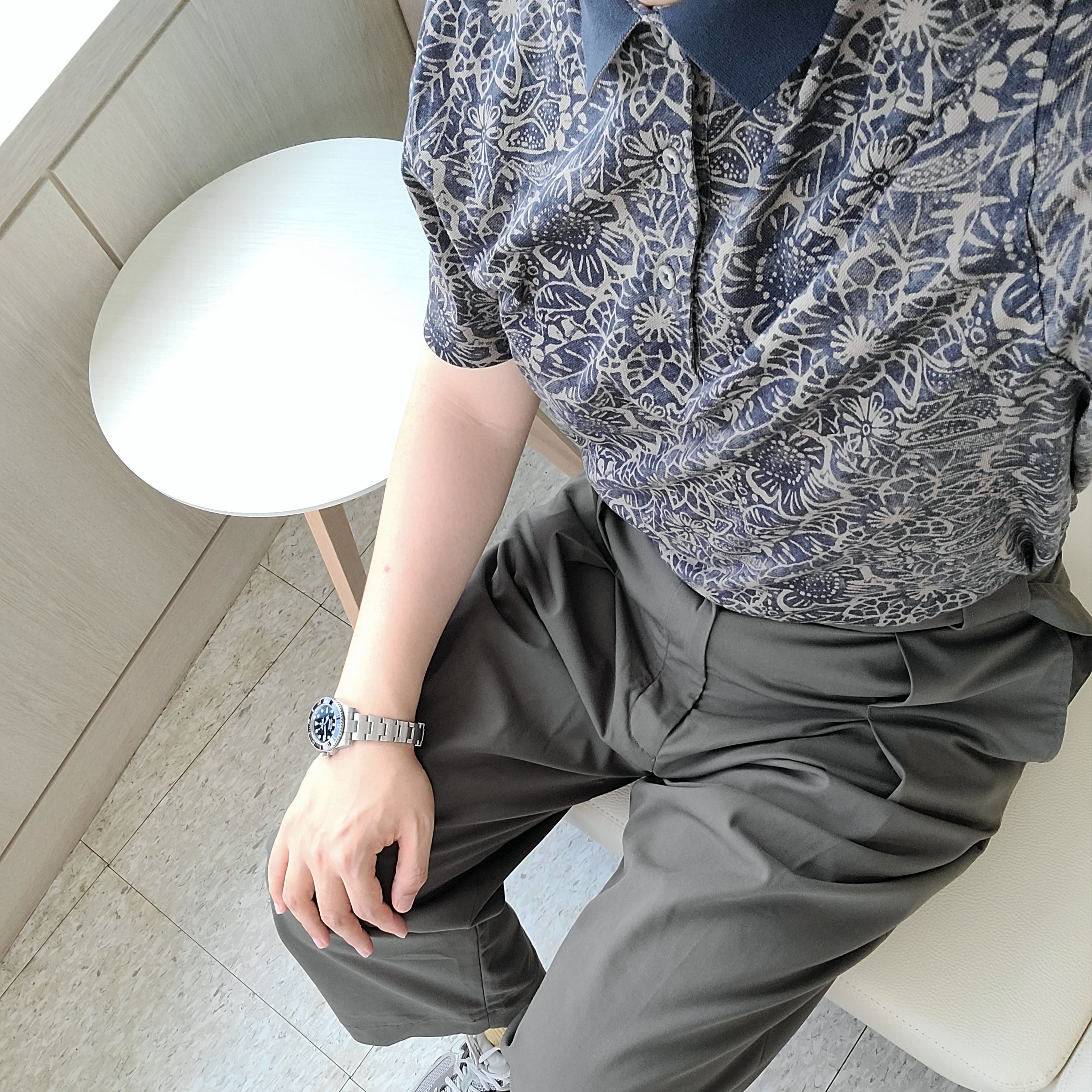 (W) Nike Zoom Vomero 5 Cobblestone and Flat Pewter 착용 스타일 - 1
