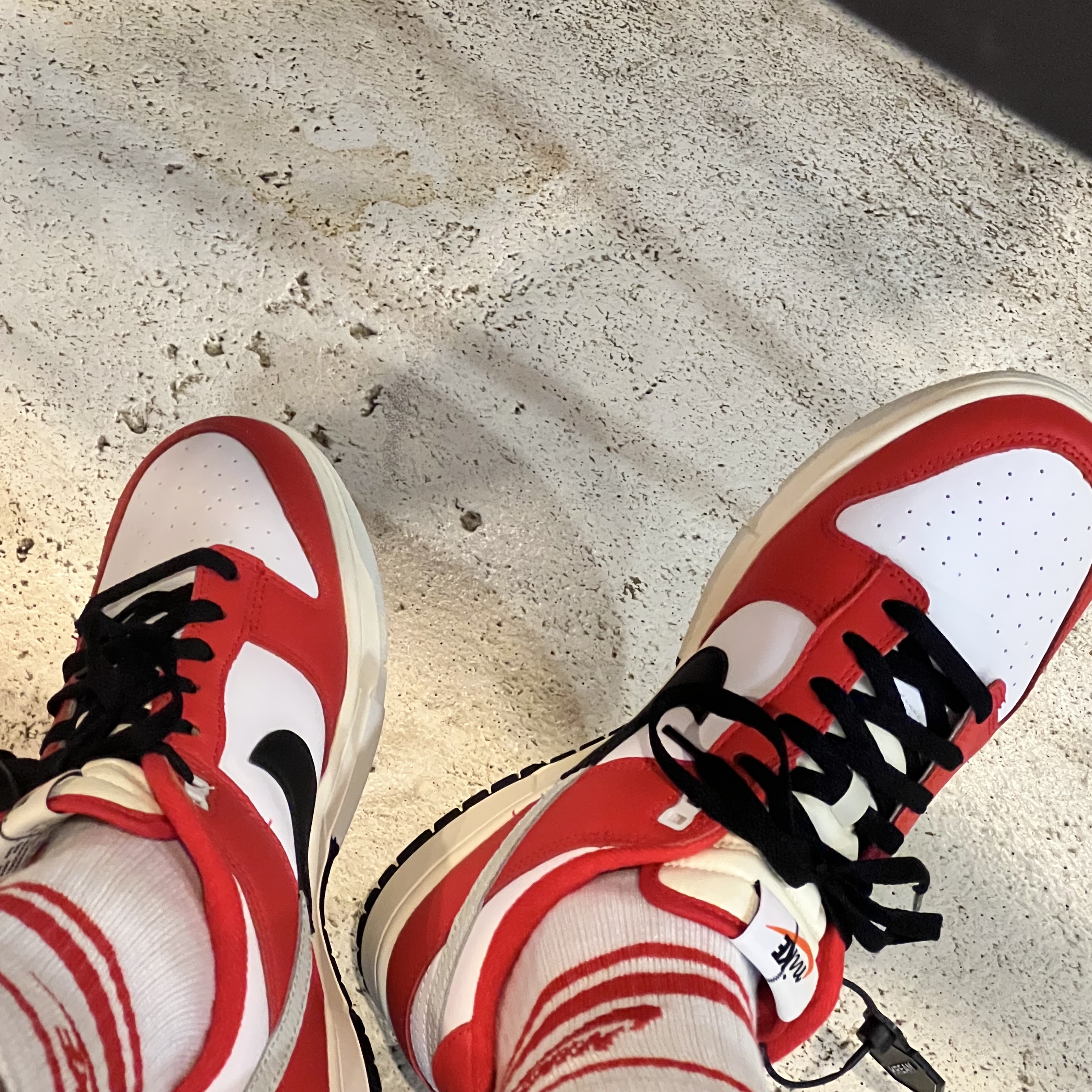 Nike Dunk Low Retro PRM University Red Black 착용 스타일