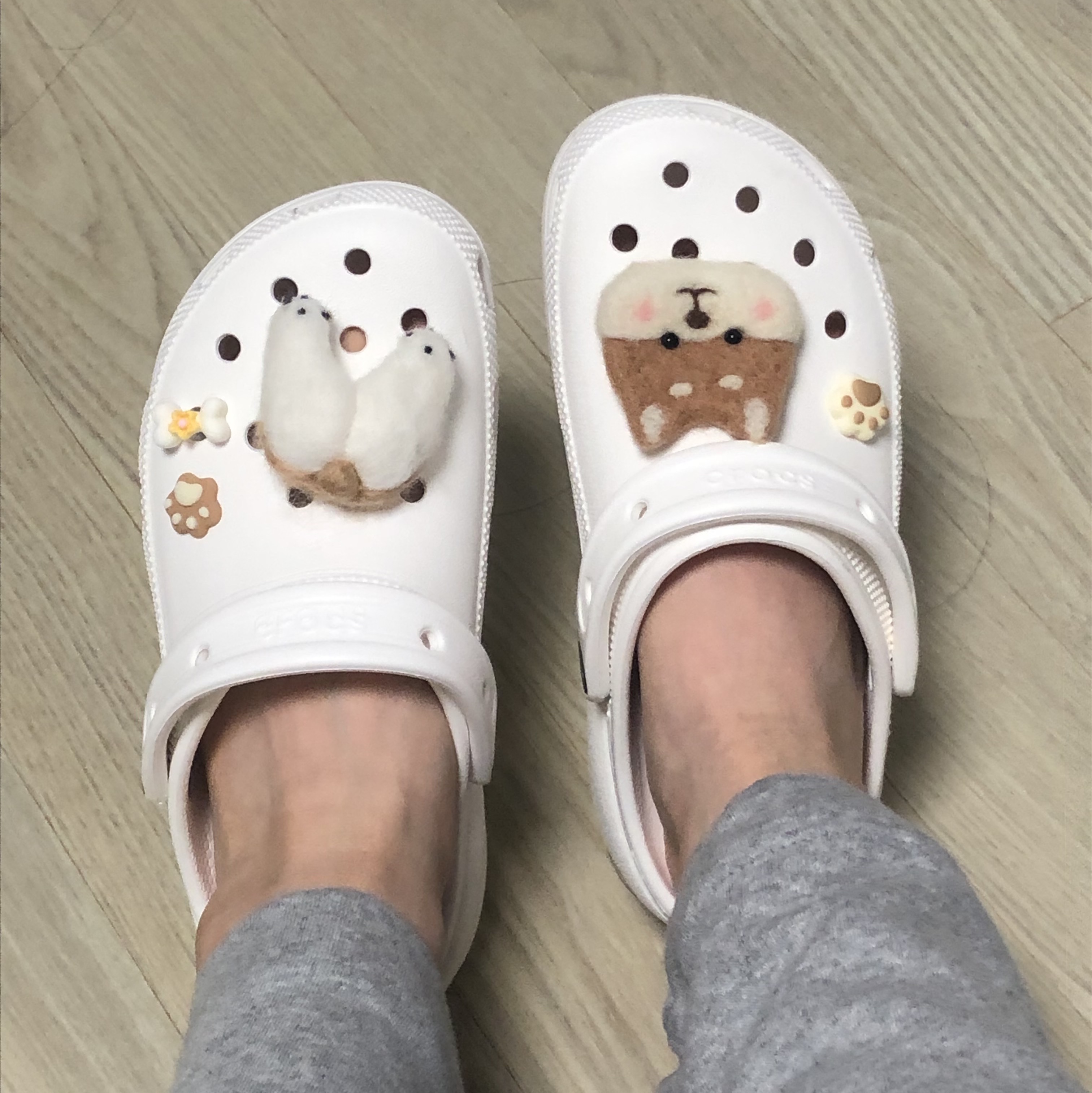 (W) Crocs Classic Platform Clog White 착용 스타일 - 2