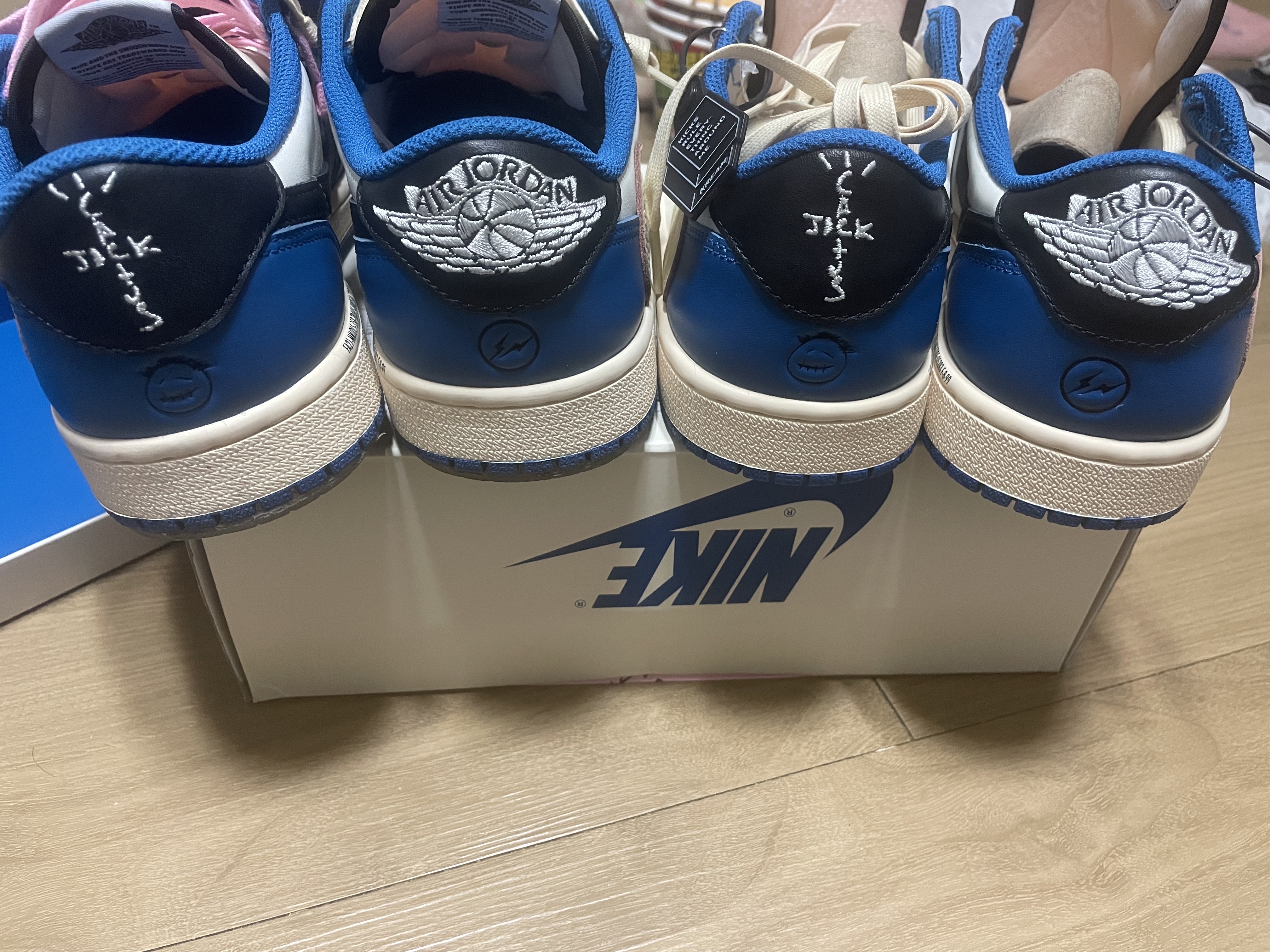 Jordan 1 x Travis Scott x Fragment Retro Low OG SP Military Blue 착용 스타일 - 2