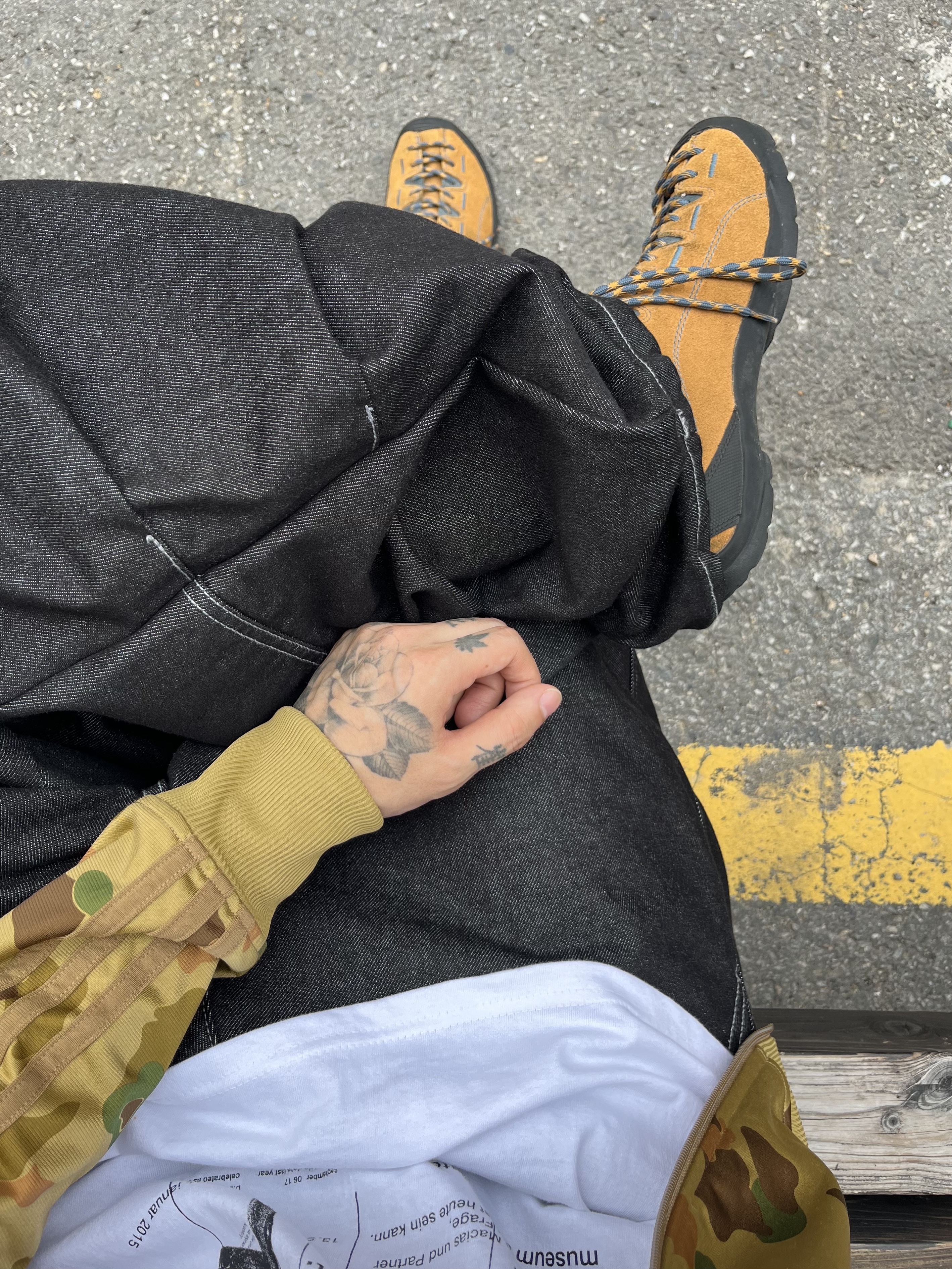 Keen Jasper Suede Sneakers Camel 착용 스타일 - 3