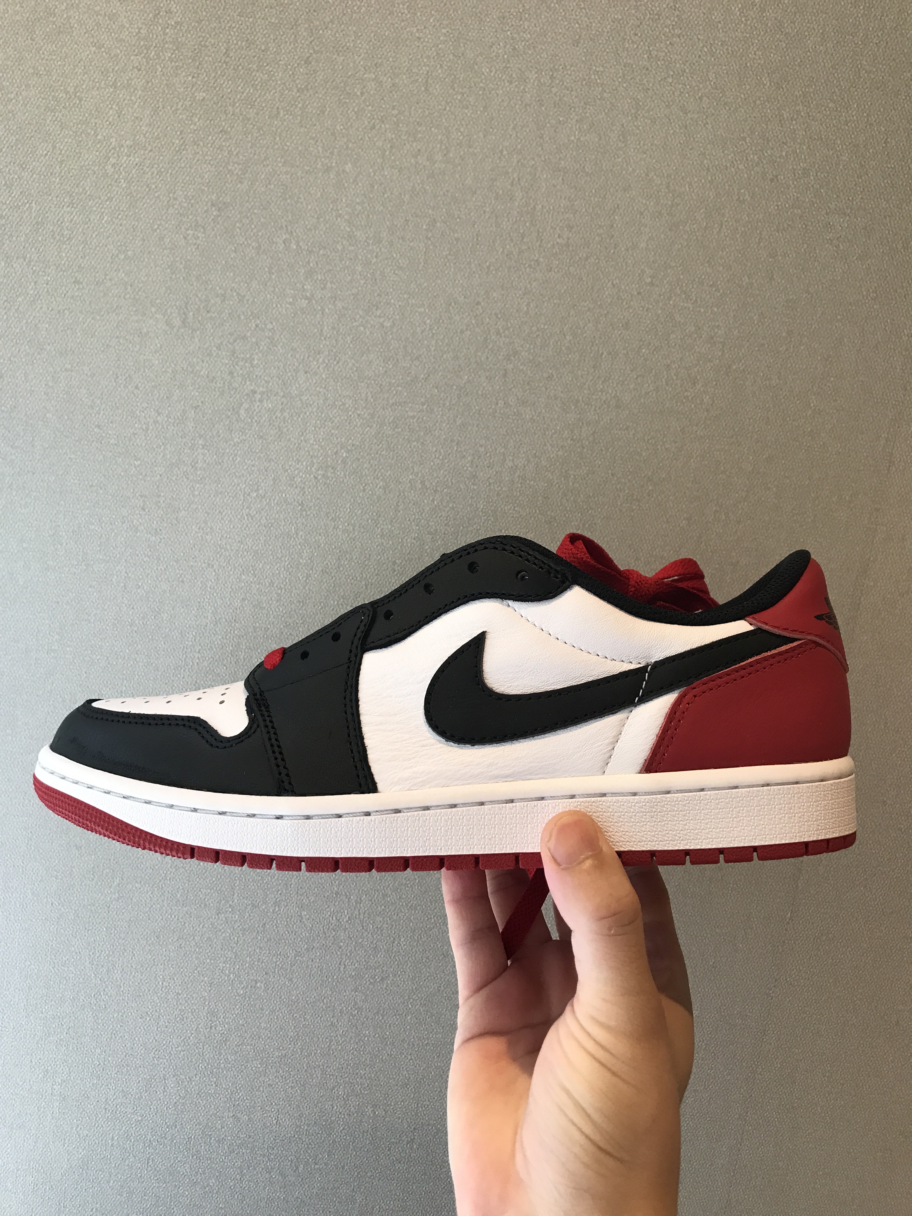 Jordan 1 Retro Low OG Black Toe 착용 스타일 - 1