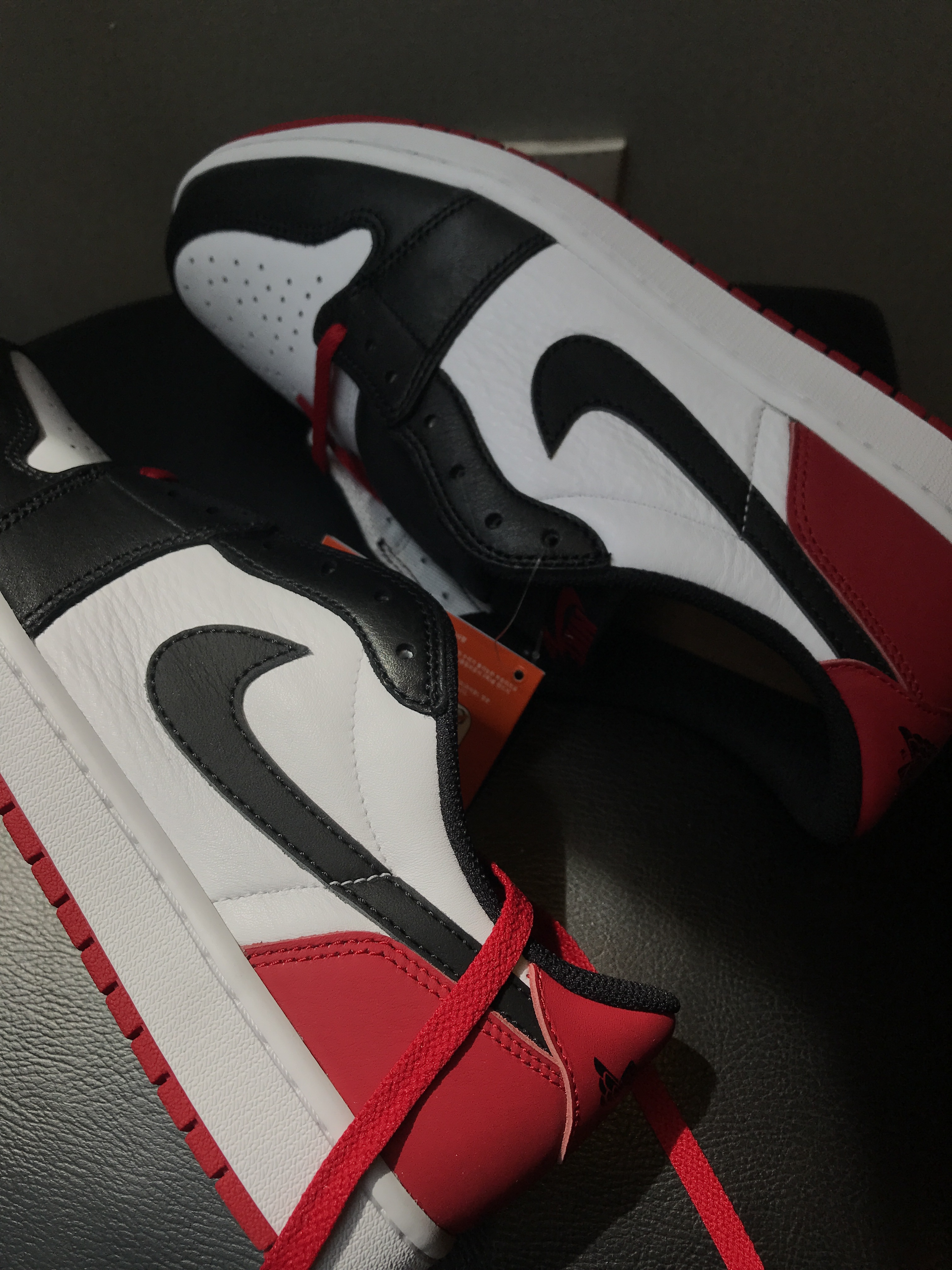 Jordan 1 Retro Low OG Black Toe 착용 스타일 - 3