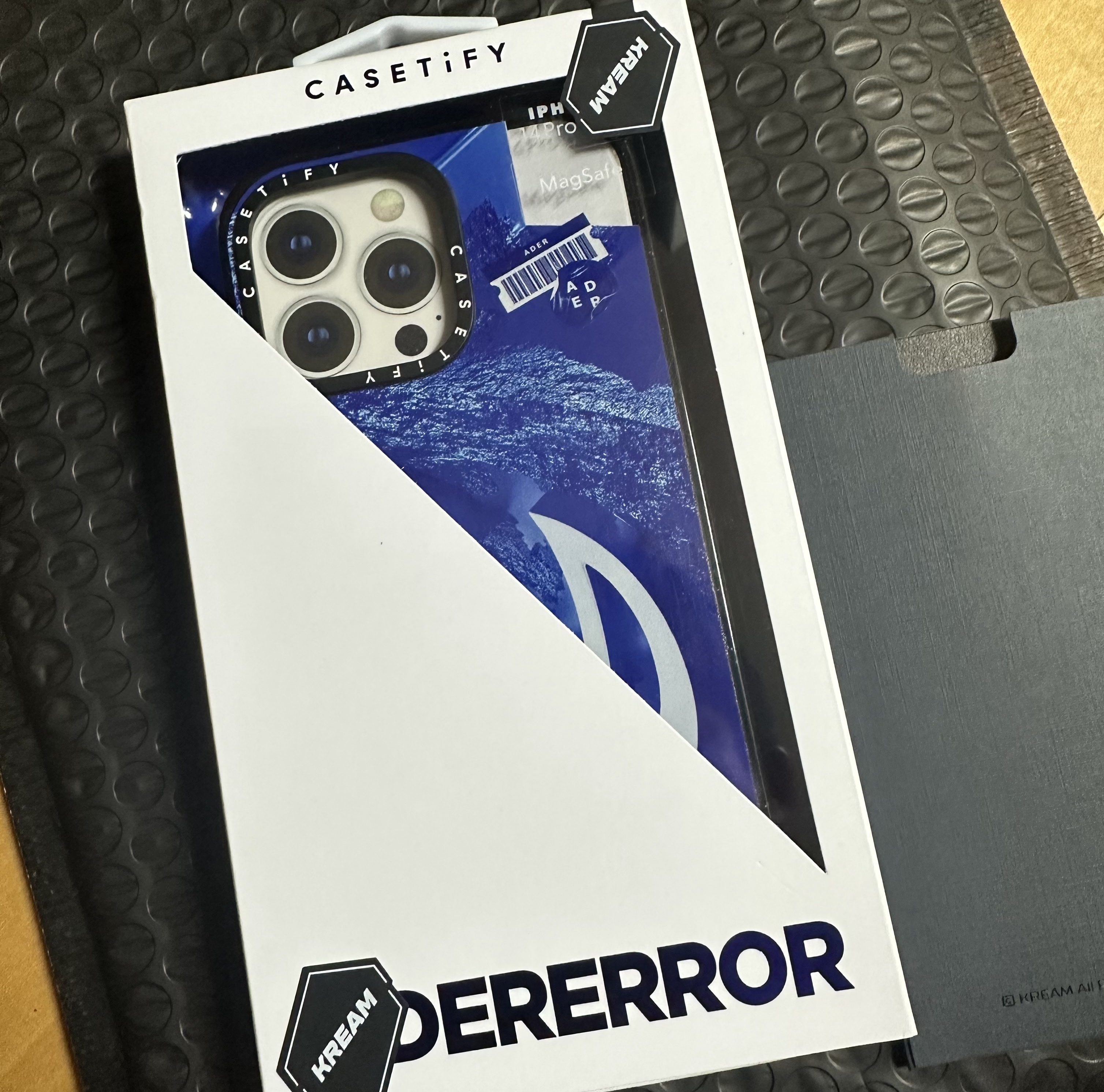 Casetify x Ader Error iPhone Tetris Magsafe Case Blue 착용 스타일