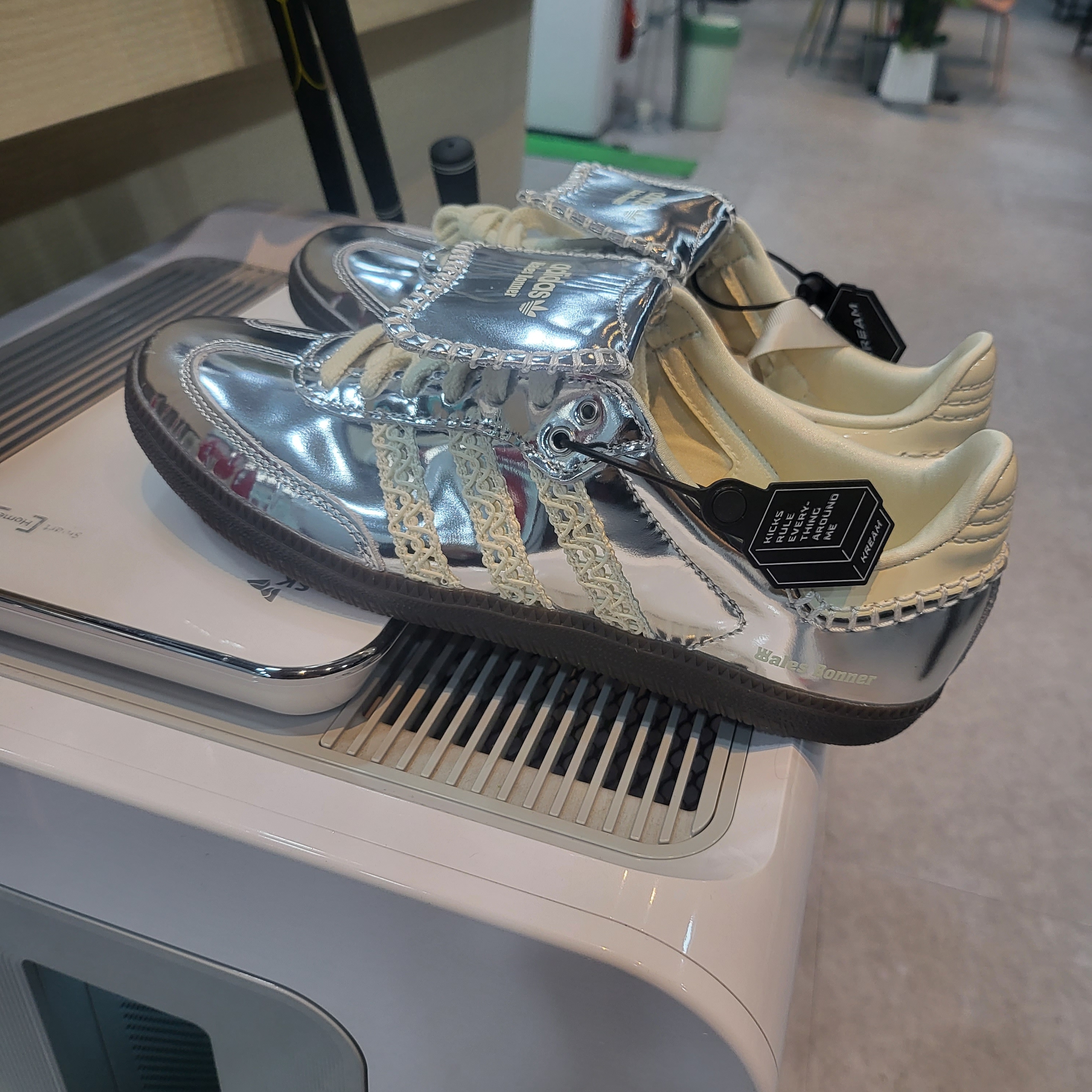 Adidas x Wales Bonner Samba Silver Metallic 착용 스타일 - 4