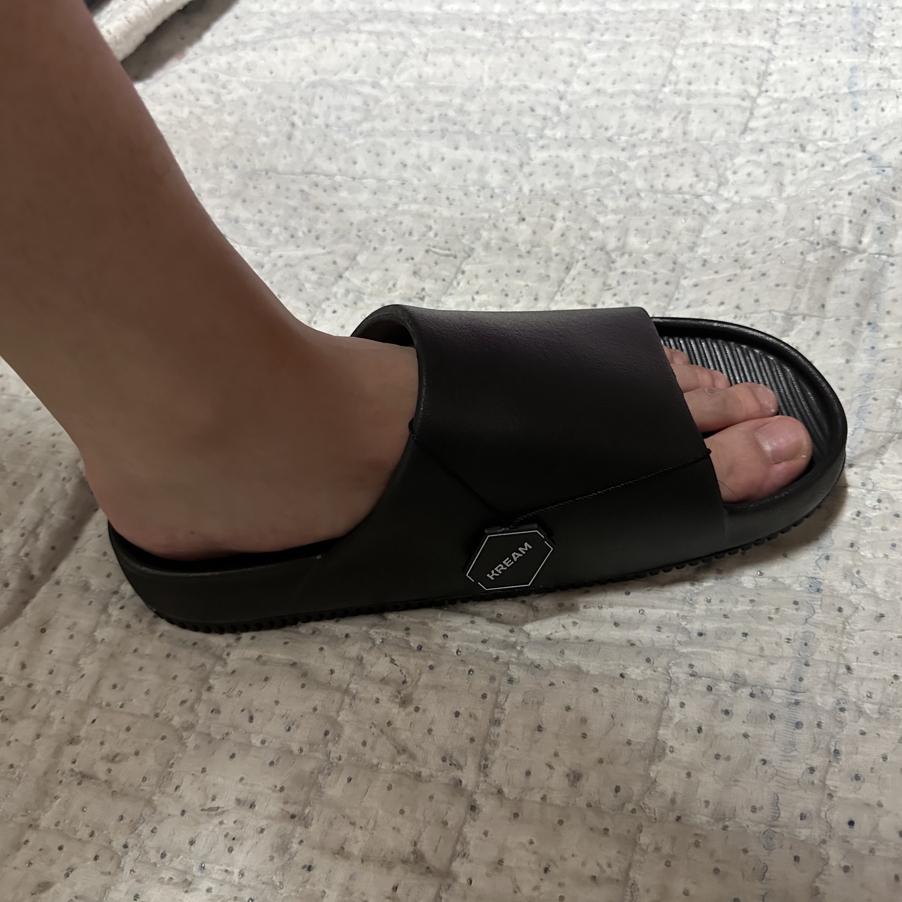 Nike Calm Slide Black 착용 스타일 - 1