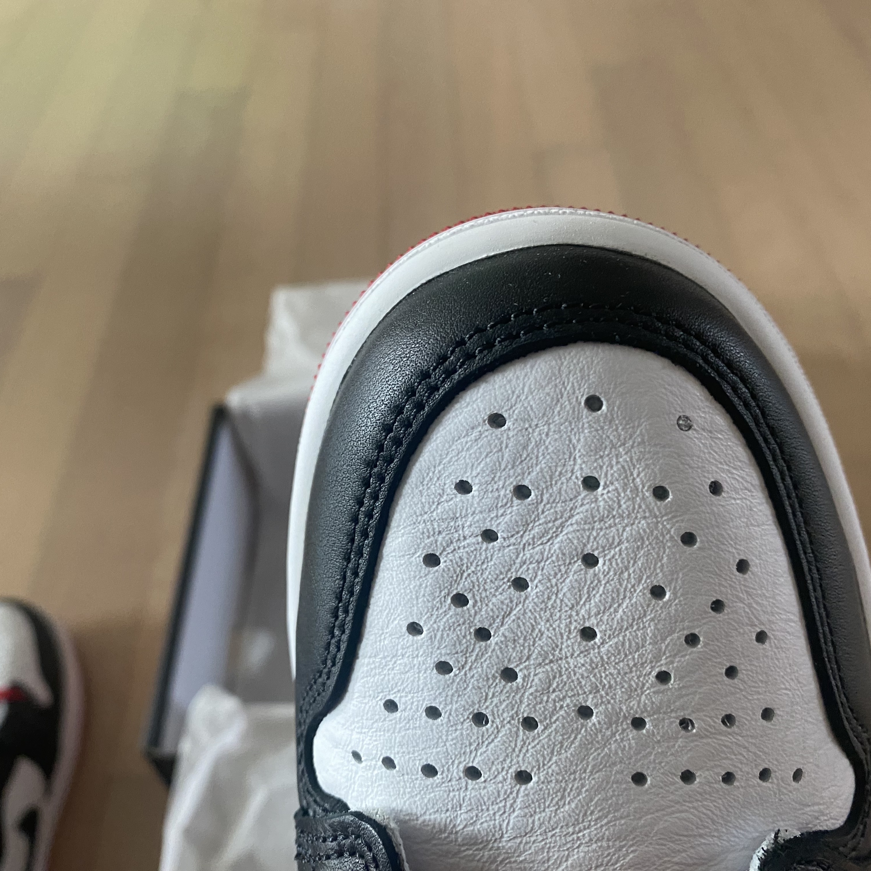Jordan 1 Retro Low OG Black Toe 착용 스타일 - 3