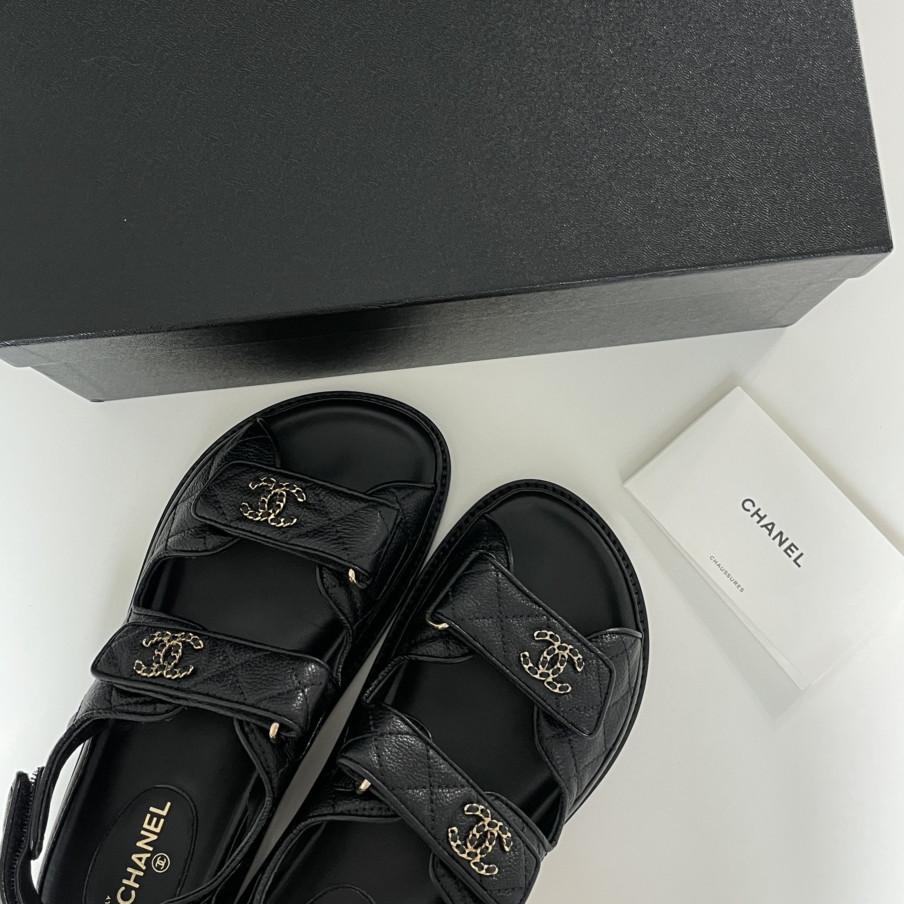 (W) Chanel Sandals Grained Calfskin & Black 착용 스타일