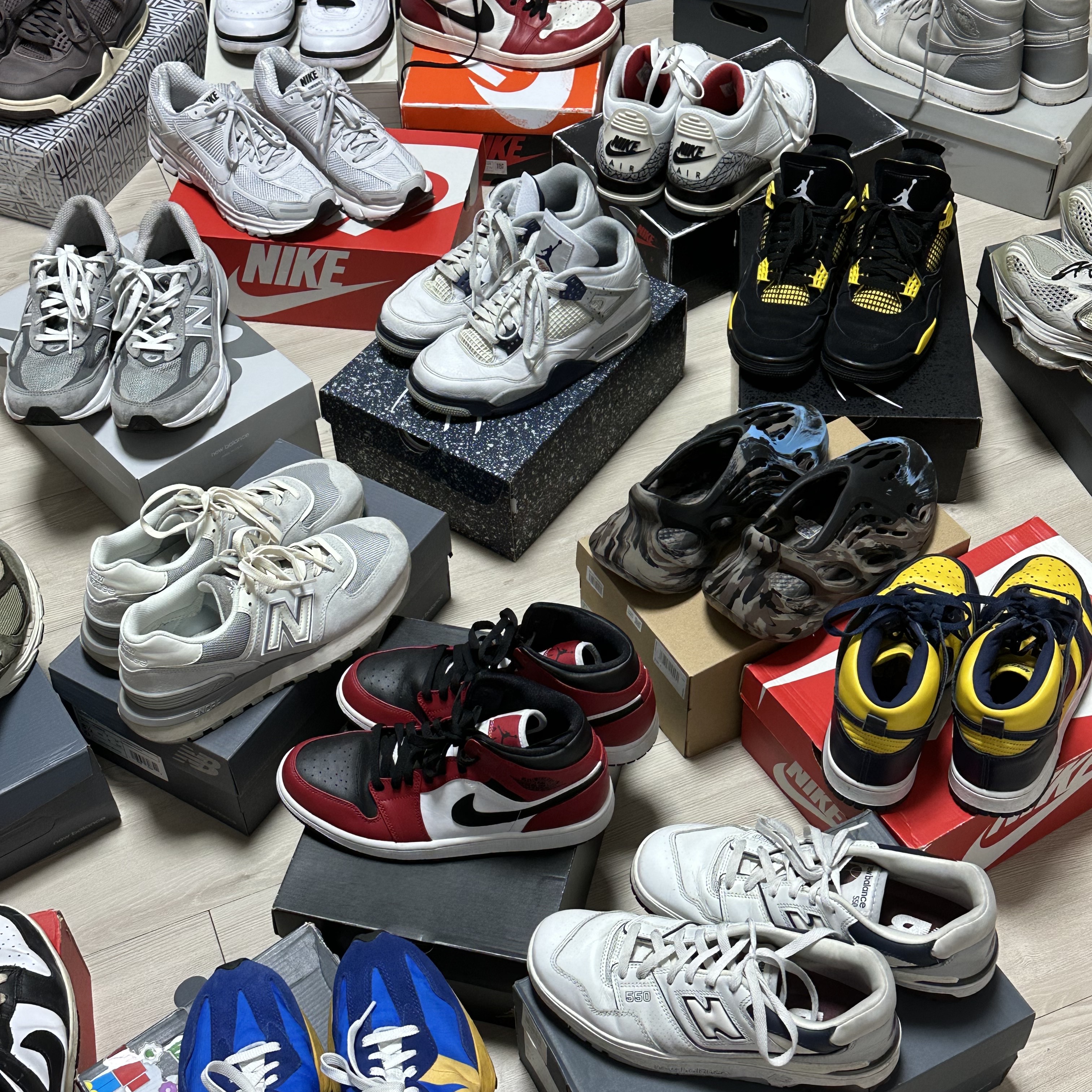Jordan 4 Retro Thunder 2023, Jordan 1 Retro High OG Chicago 2022 착용 스타일 - 1