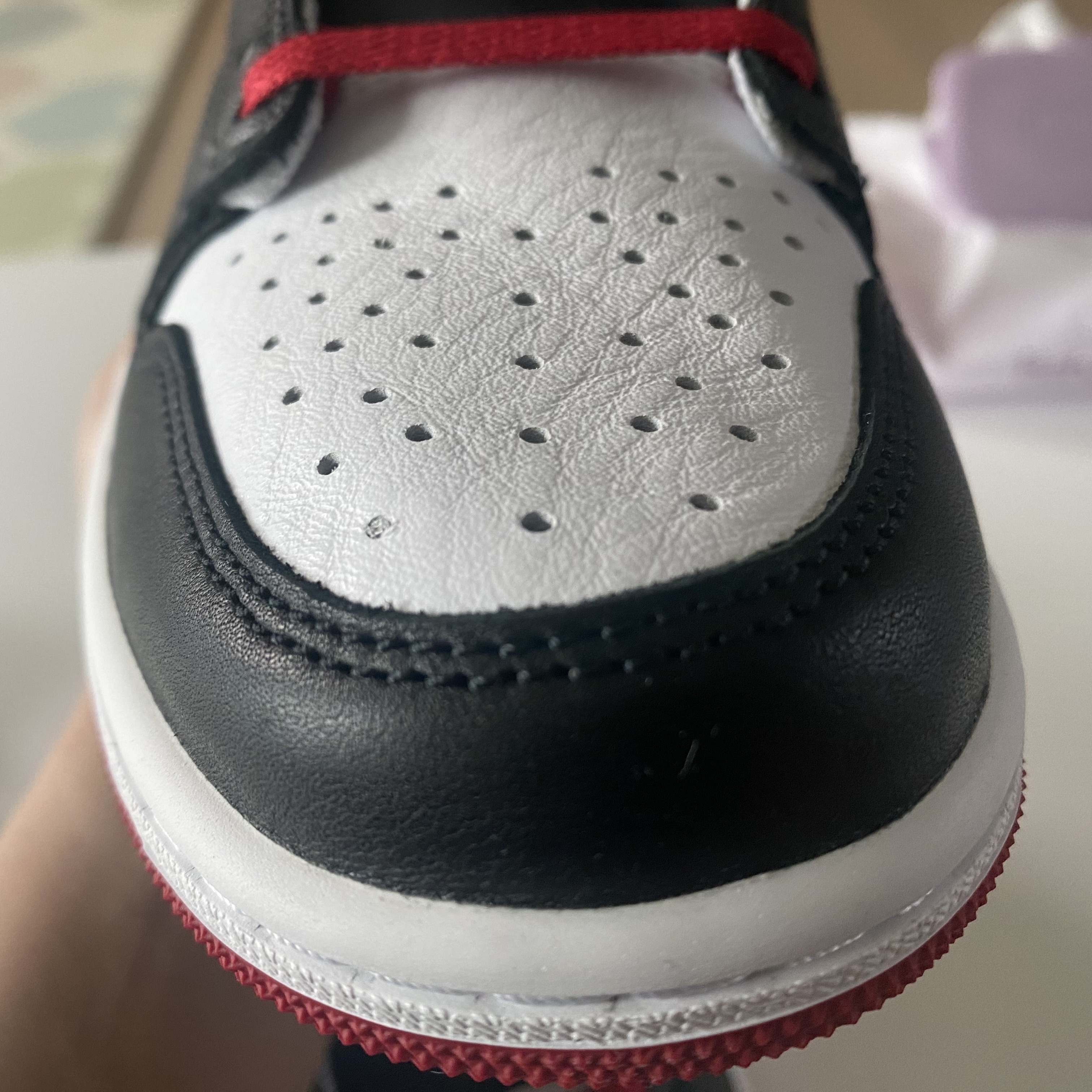 Jordan 1 Retro Low OG Black Toe 착용 스타일 - 4