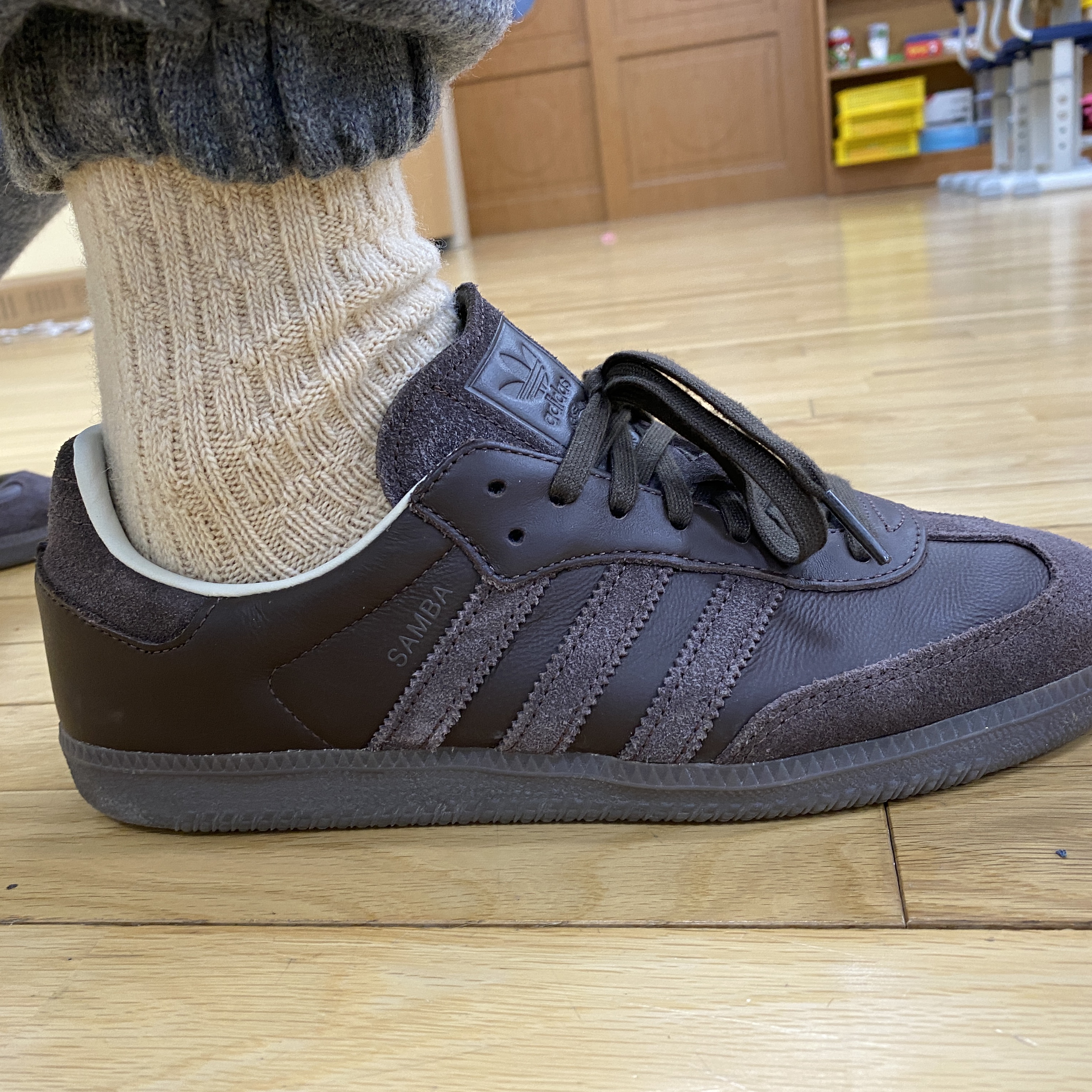 Adidas Samba Brown 착용 스타일 - 1