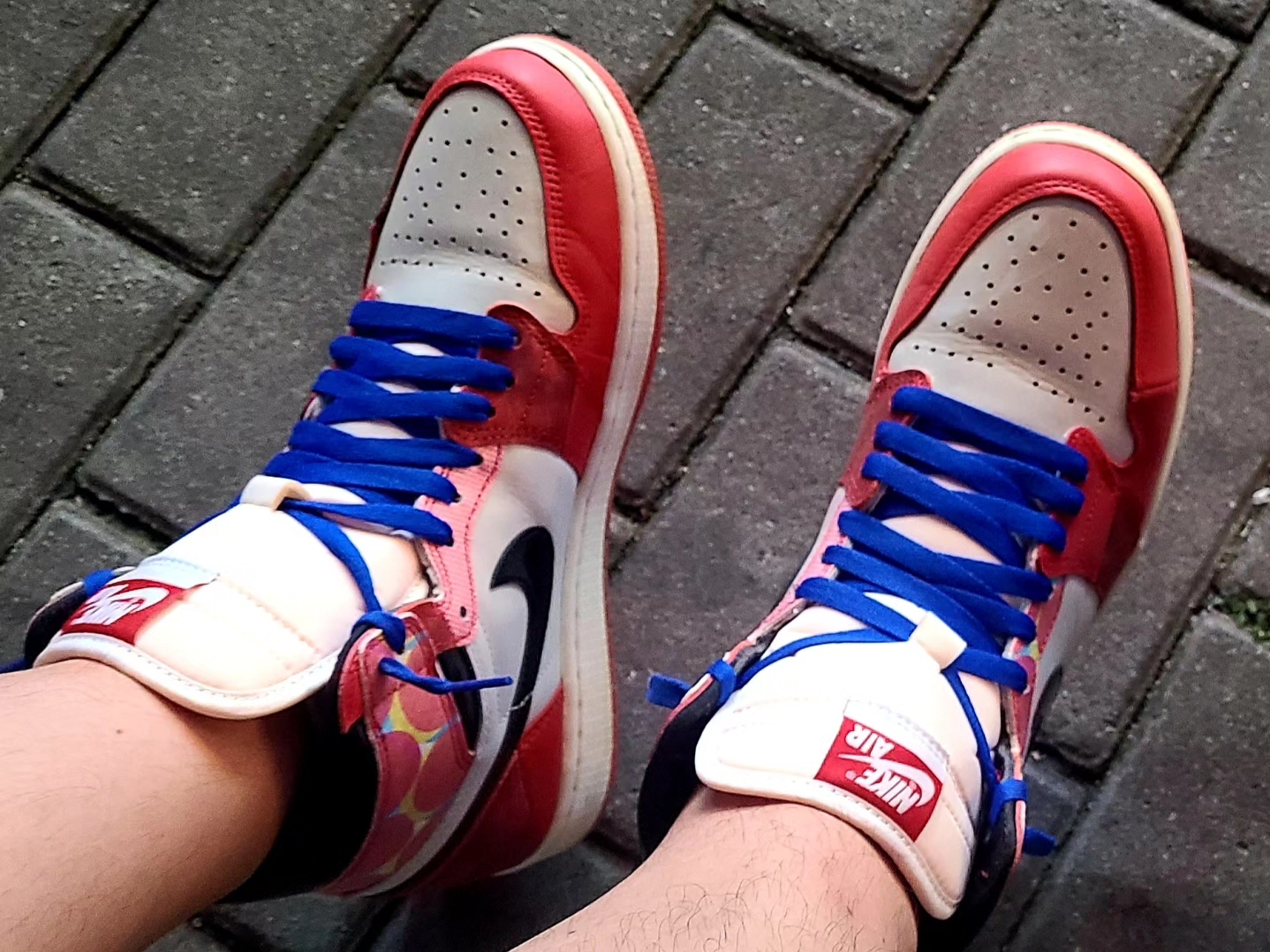 Jordan 1 Retro High Spider-Man Next Chapter, Adidas Yeezy Boost 350 Turtledove 2015 착용 스타일 - 1