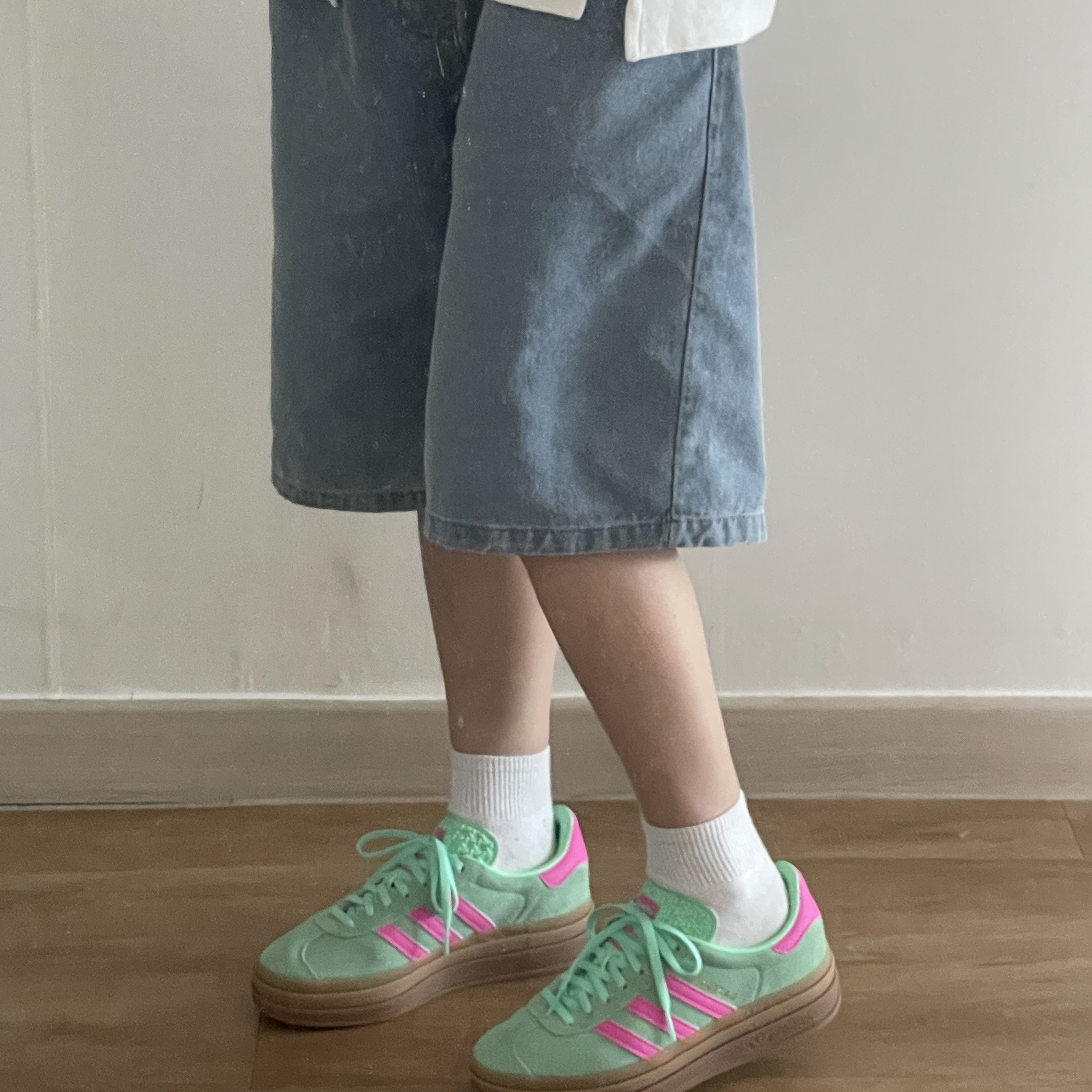 (W) Adidas Gazelle Bold Pulse Mint Pink 착용 스타일
