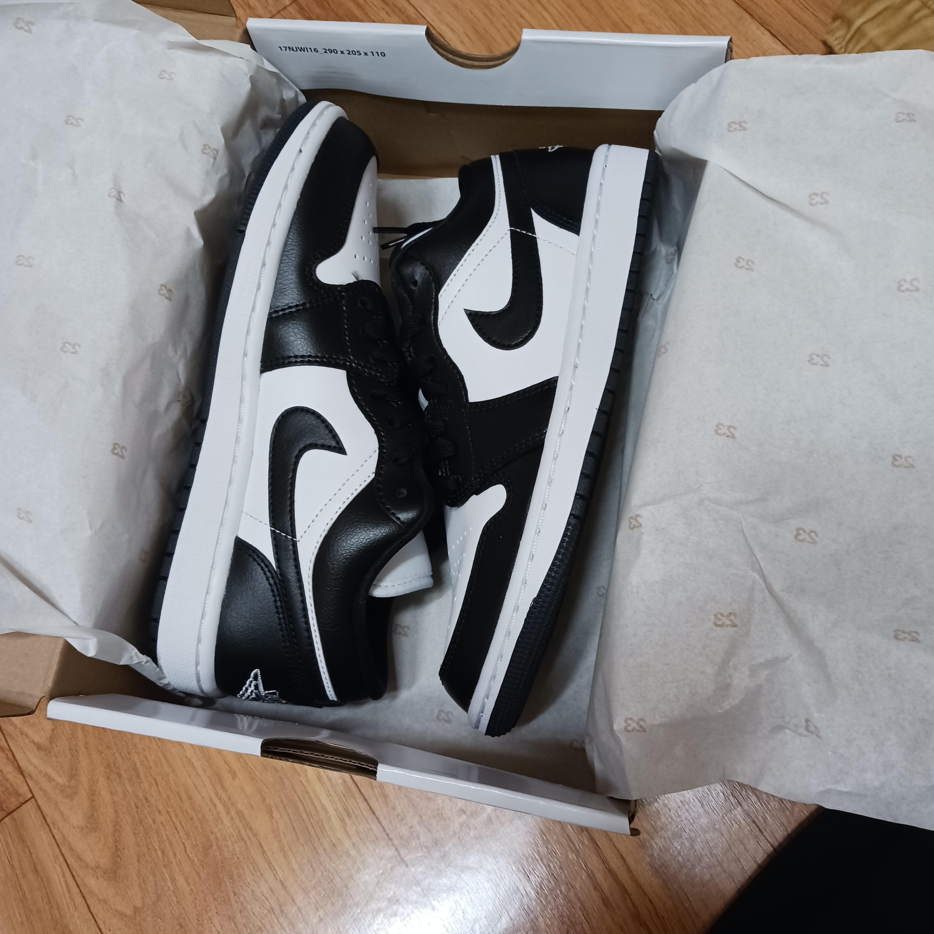 (W) Jordan 1 Low Black and White 착용 스타일