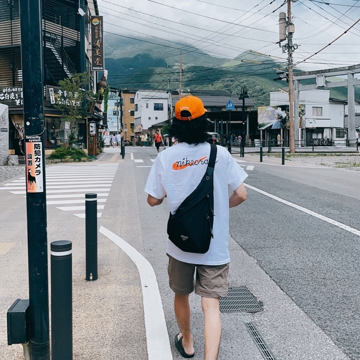 Nike x Tom Sachs Nikecraft Studio T-Shirt White, Prada Re-Nylon and Leather Shoulder Strap Backpack Black 착용 스타일 - 1