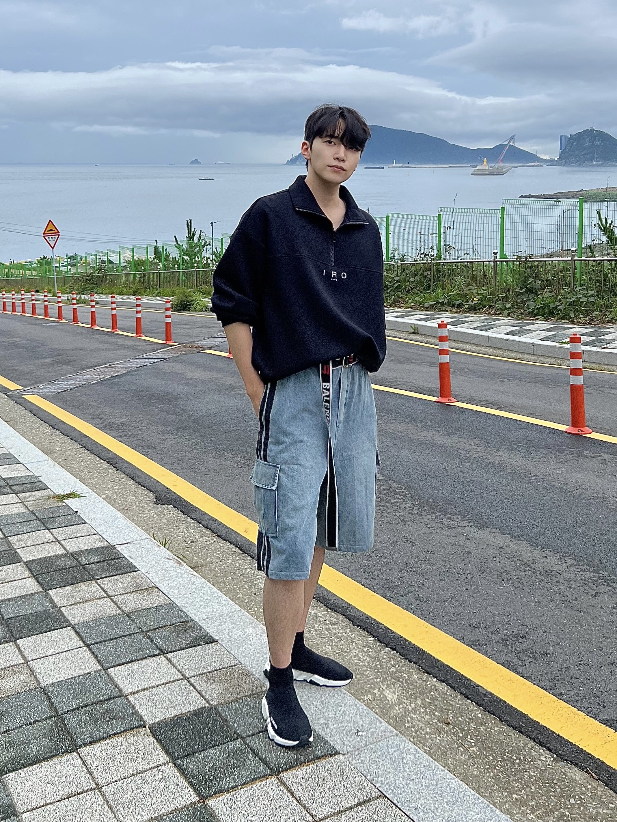 Balenciaga D Ring Belt Grey Red, Balenciaga Speed Trainer Black White 2021/2022 착용 스타일 - 1