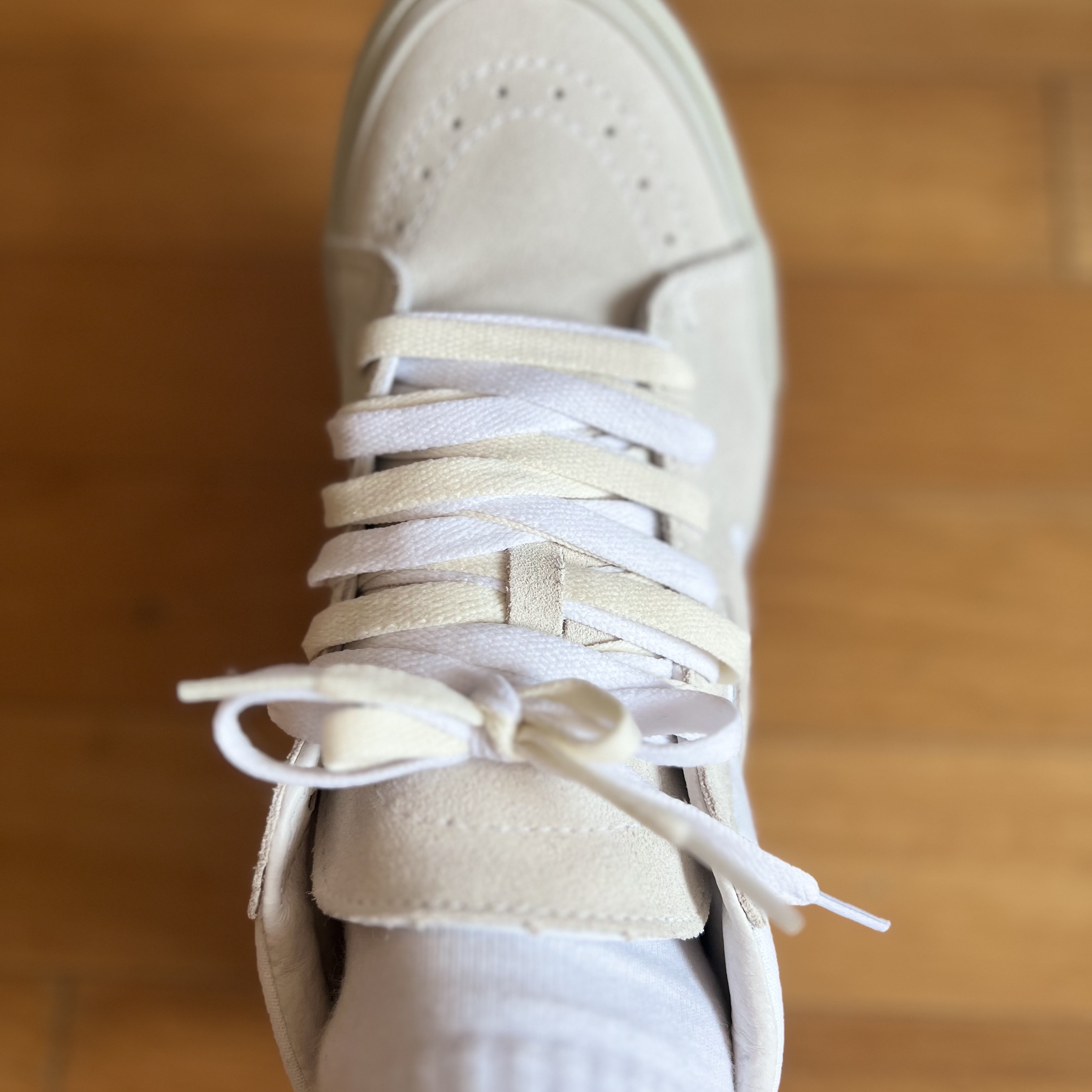 Vans Vault x JJJJound Sk8-Mid LX True White 착용 스타일 - 3
