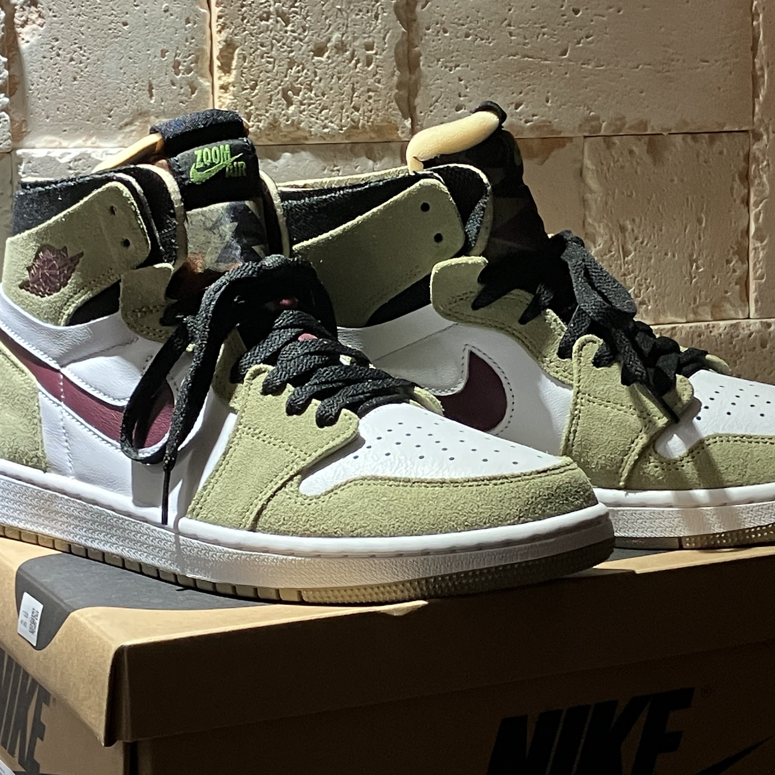 Jordan 1 Zoom Air CMFT Neutral Olive 착용 스타일 - 1