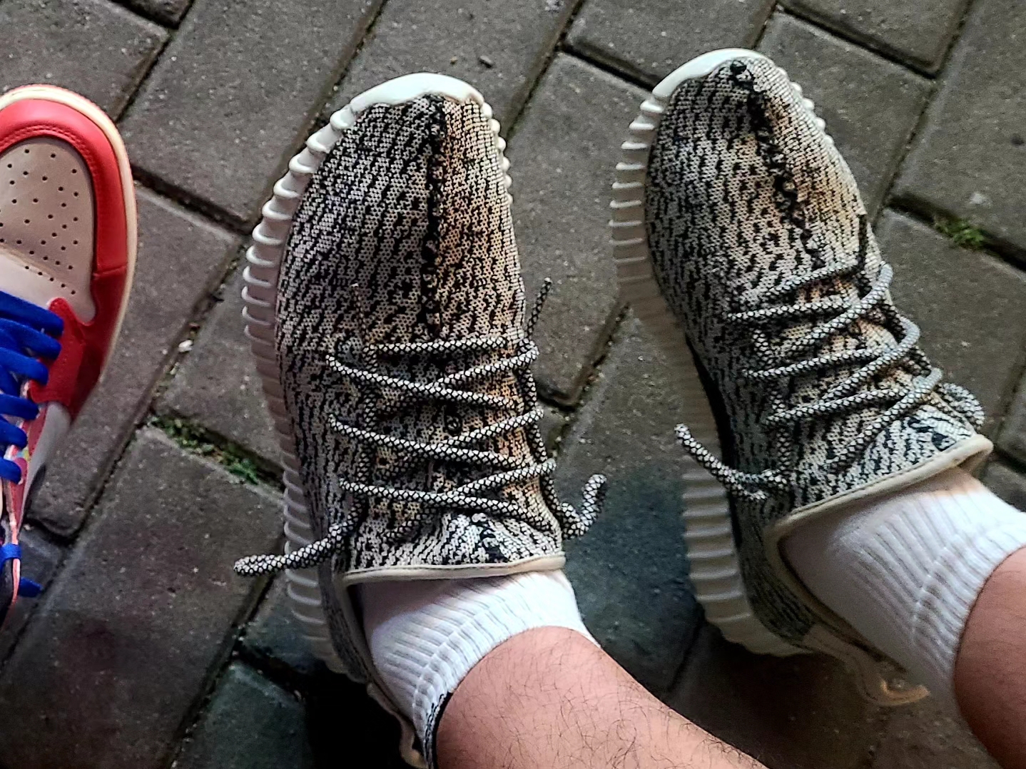 Jordan 1 Retro High Spider-Man Next Chapter, Adidas Yeezy Boost 350 Turtledove 2015 착용 스타일 - 2