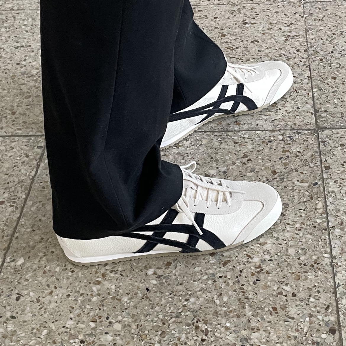 Onitsuka Tiger Mexico 66 Vintage White Black 착용 스타일 - 2