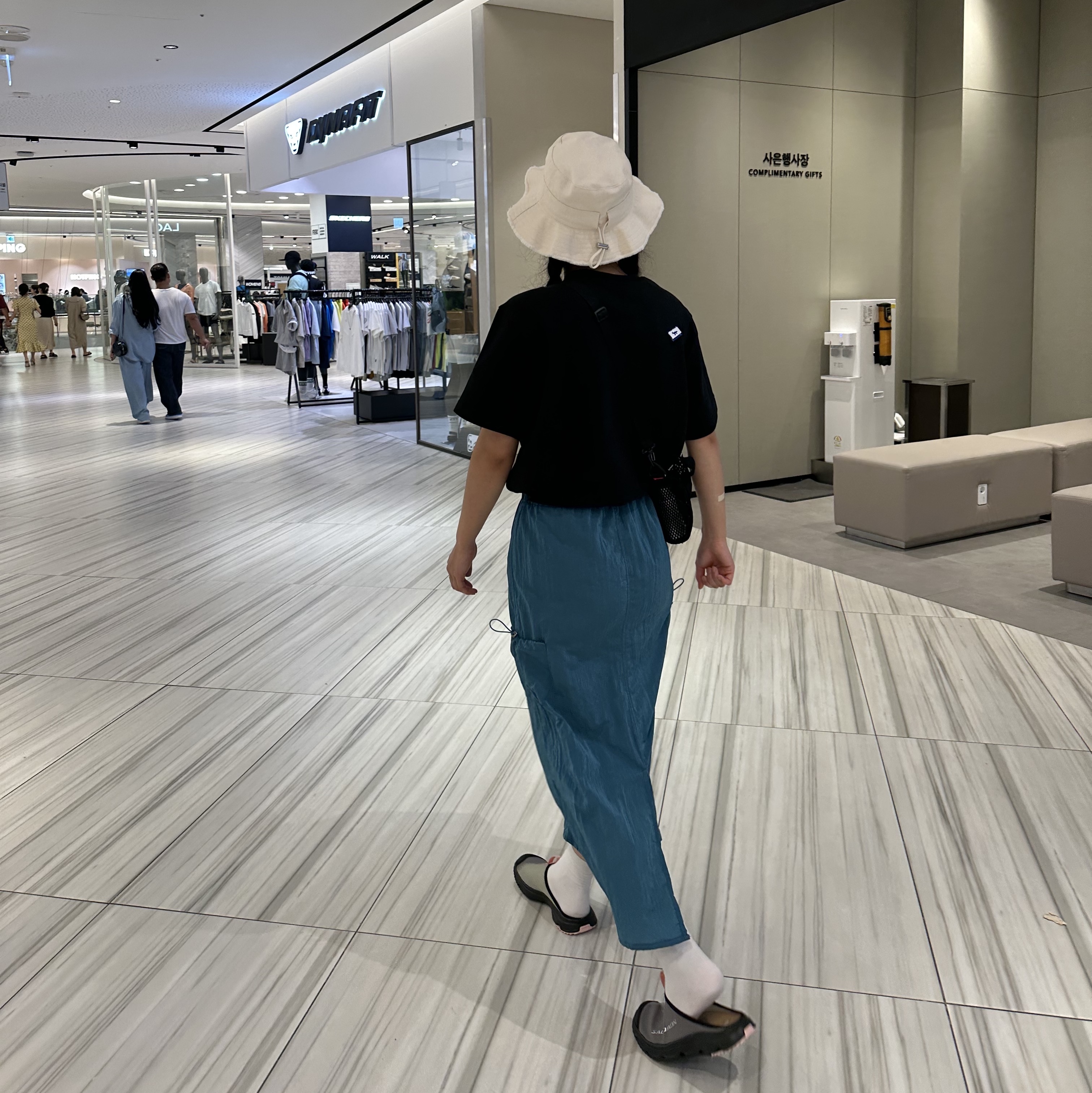 Jacquemus Le Bob Artichaut Bucket Hat Off White 착용 스타일 - 3