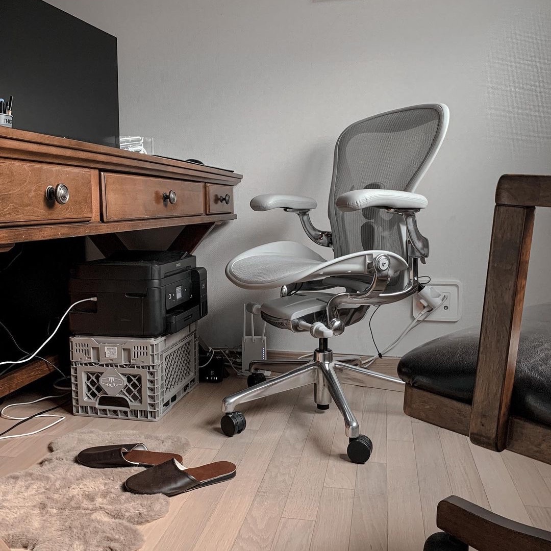 [헤드레스트 증정][20% 쿠폰] Herman Miller New Aeron Chair CD Full Option Mineral 착용 스타일