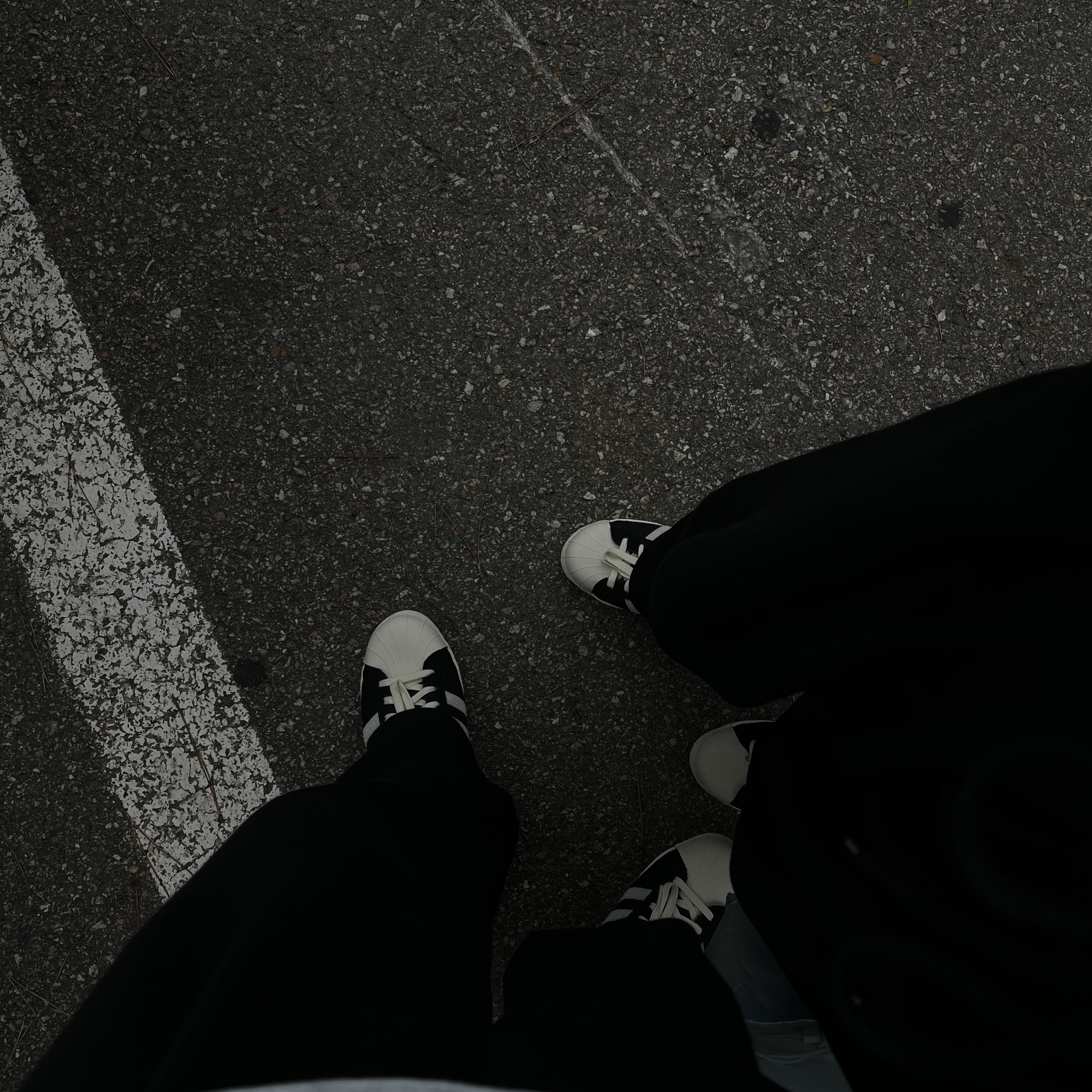 Adidas Superstar 82 Black White 착용 스타일