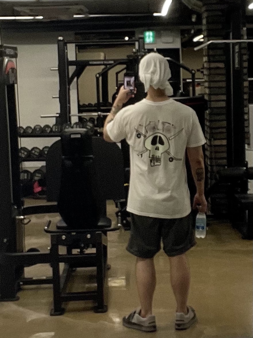 Stussy Surf Skate Skull T-Shirt White, Stussy Big Stock Nylon Shorts Charcoal 착용 스타일 - 2
