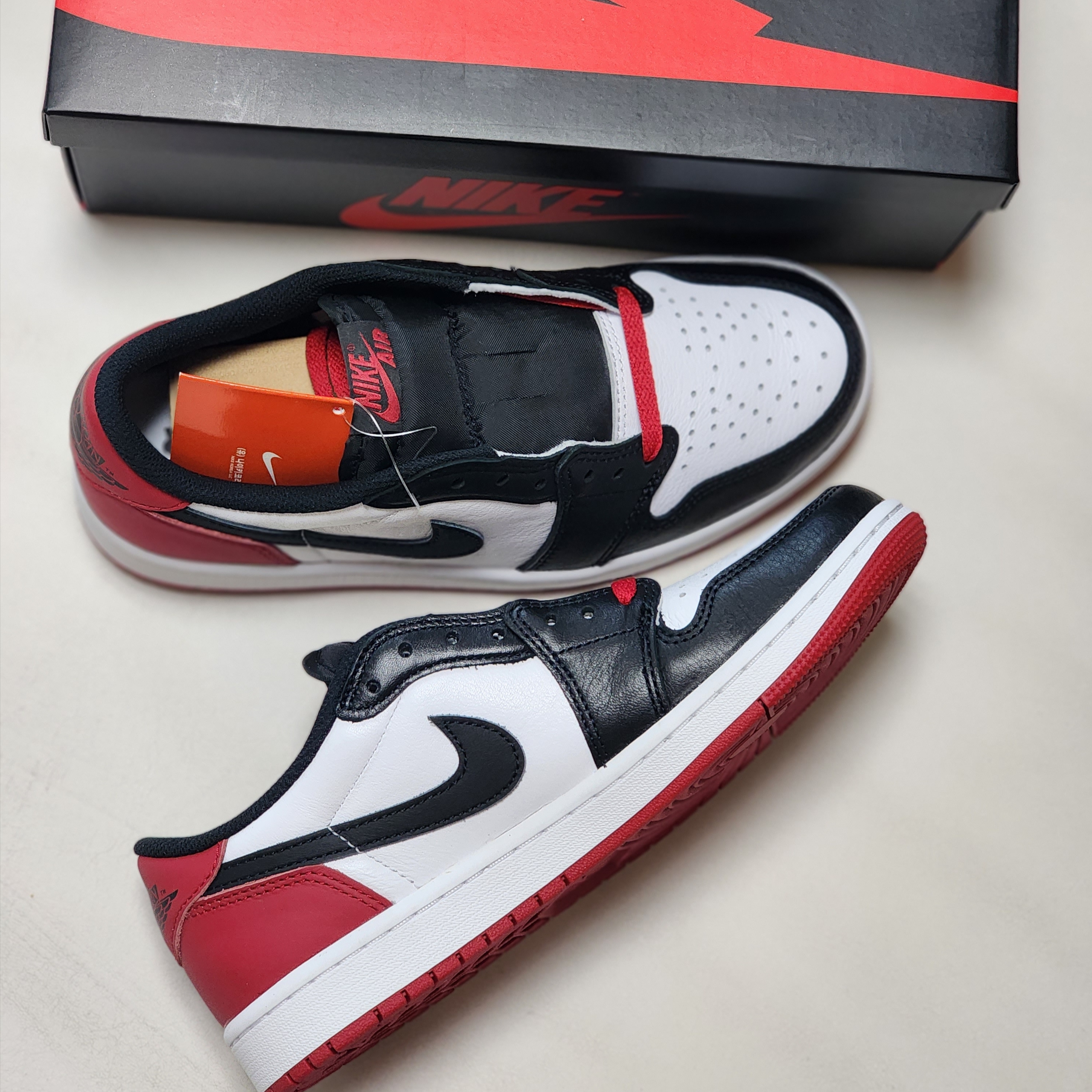 Jordan 1 Retro Low OG Black Toe 착용 스타일 - 5